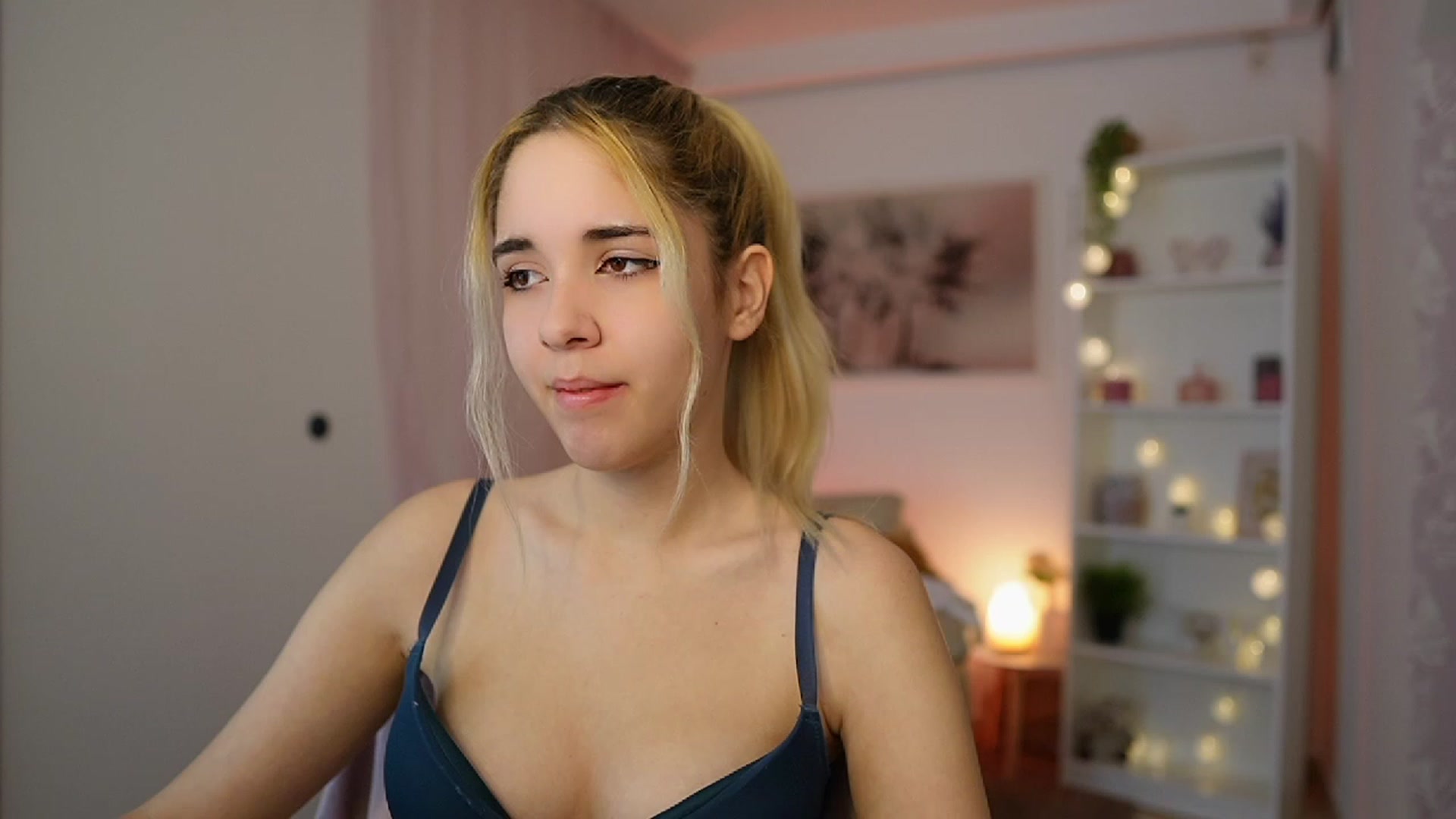 Gallery image thumbnail from Katie_Kush18's myfreecams stream on, 12/08/2023, 10:43 image 1 of 20