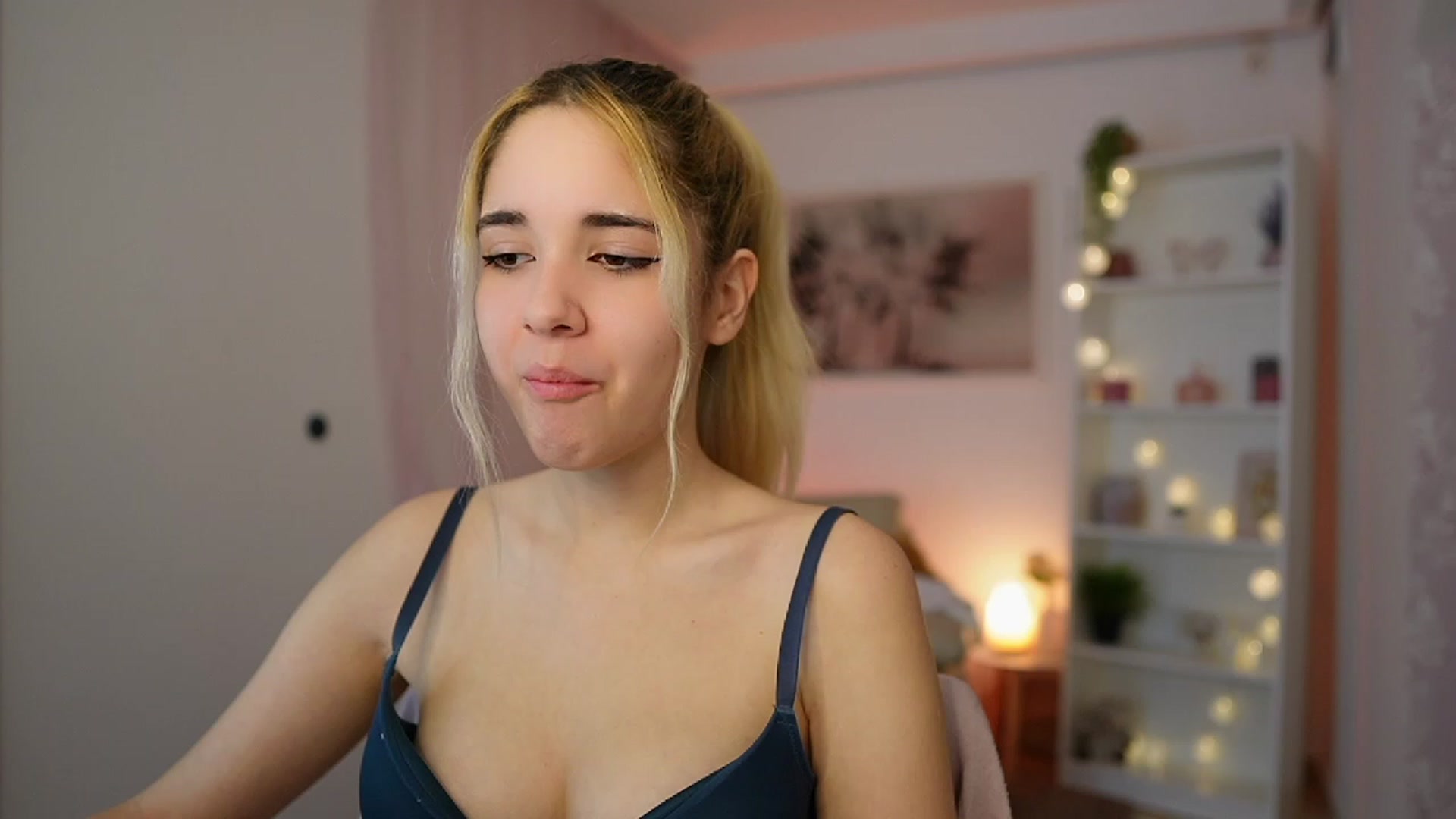 Gallery image thumbnail from Katie_Kush18's myfreecams stream on, 12/08/2023, 10:43 image 15 of 20