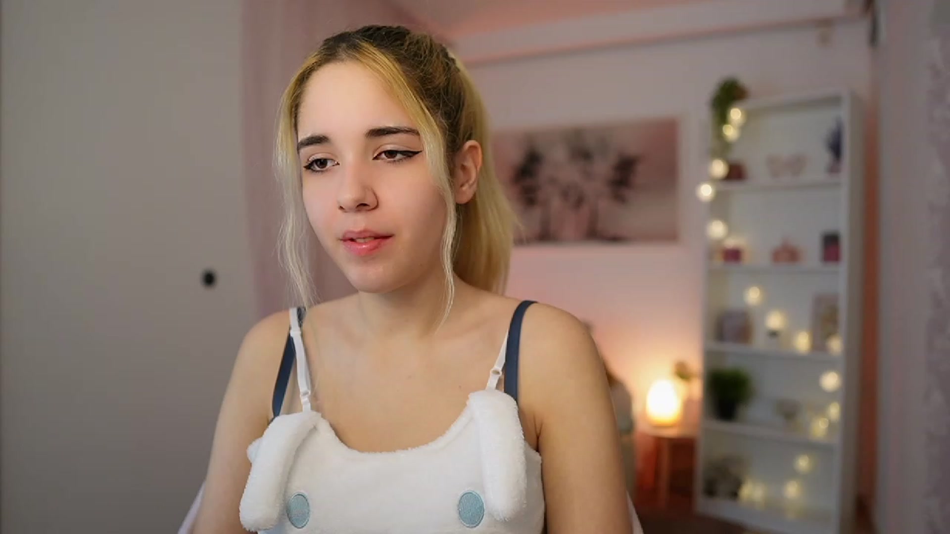 Gallery image thumbnail from Katie_Kush18's myfreecams stream on, 12/08/2023, 12:27 image 17 of 20