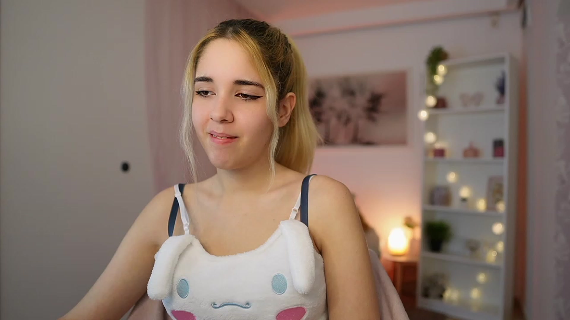 Gallery image thumbnail from Katie_Kush18's myfreecams stream on, 12/08/2023, 12:27 image 16 of 20