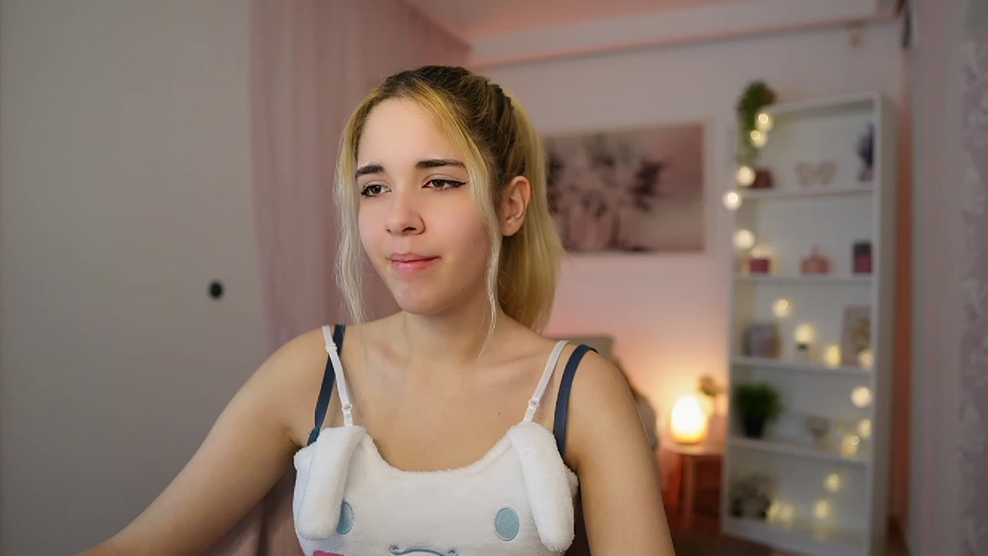 Gallery image thumbnail from Katie_Kush18's myfreecams stream on, 12/08/2023, 12:27 image 13 of 20