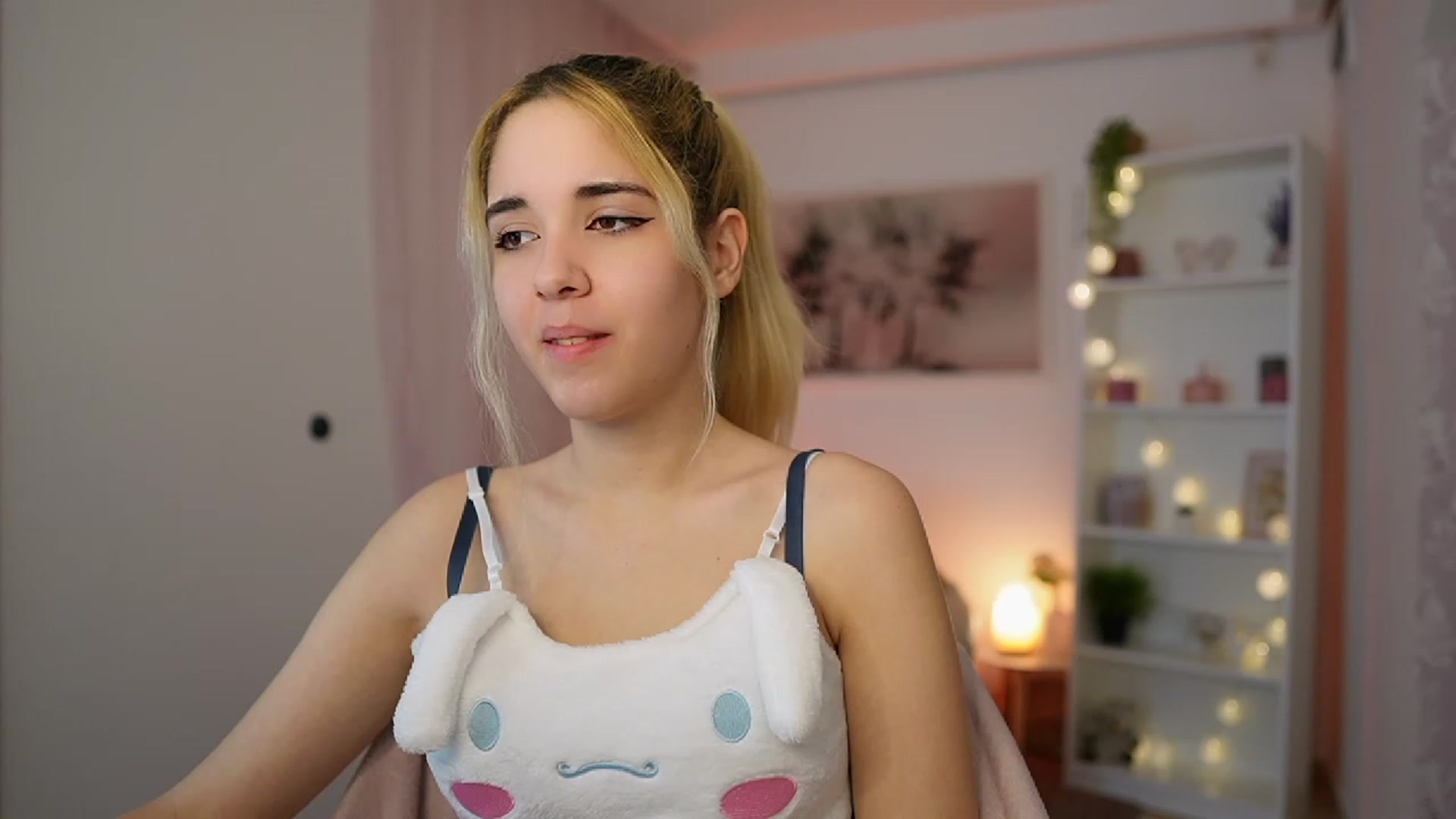 Gallery image thumbnail from Katie_Kush18's myfreecams stream on, 12/08/2023, 12:27 image 15 of 20