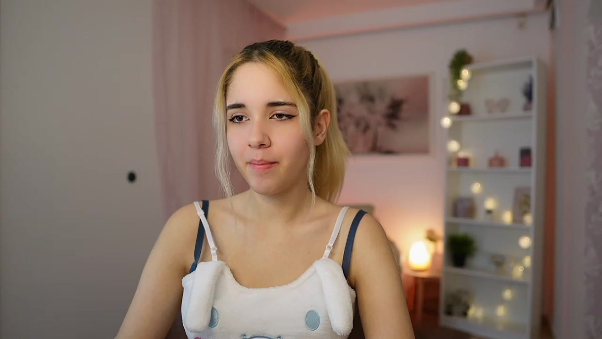 Gallery image thumbnail from Katie_Kush18's myfreecams stream on, 12/08/2023, 12:27 image 14 of 20