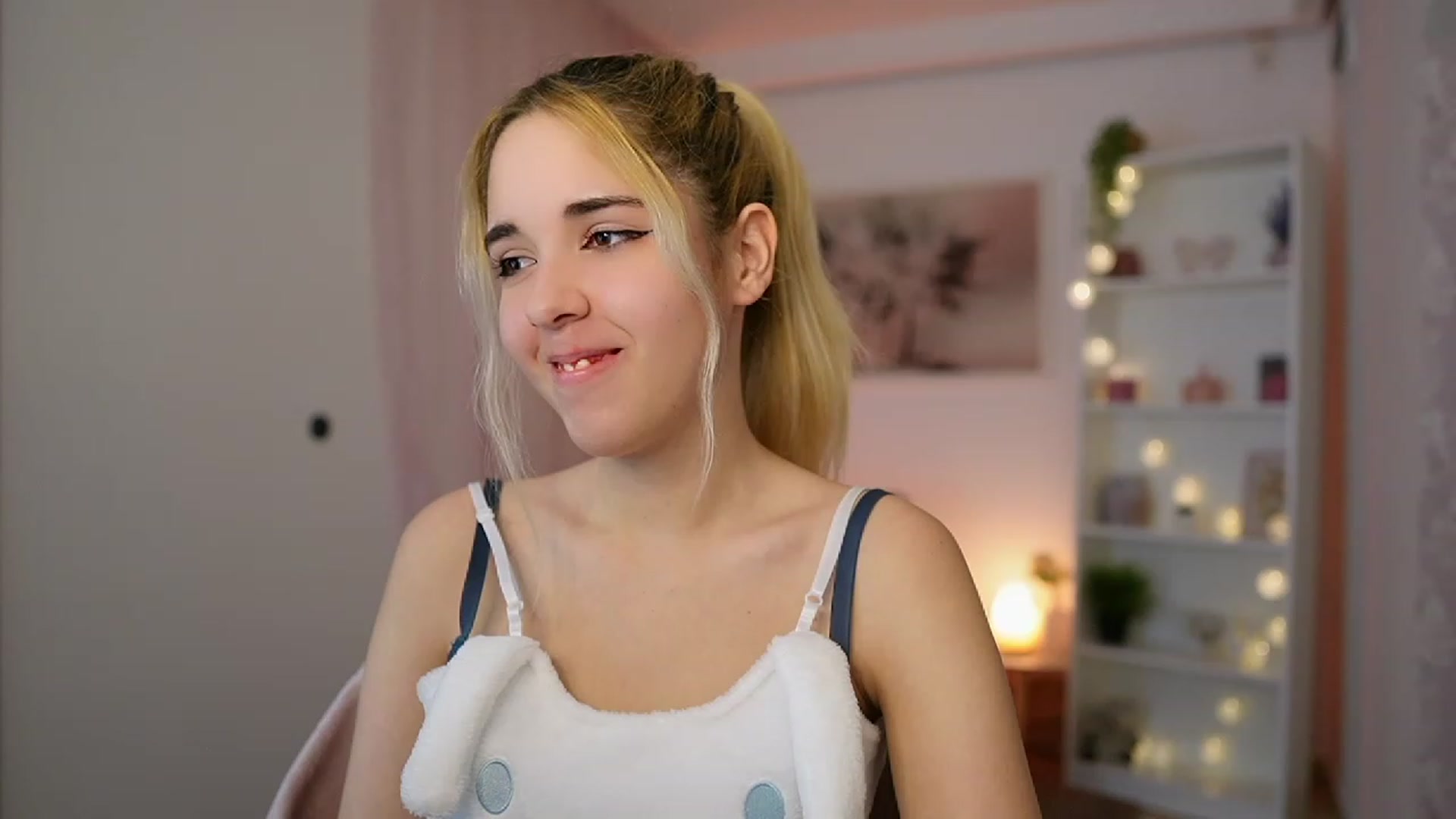 Gallery image thumbnail from Katie_Kush18's myfreecams stream on, 12/08/2023, 12:27 image 18 of 20