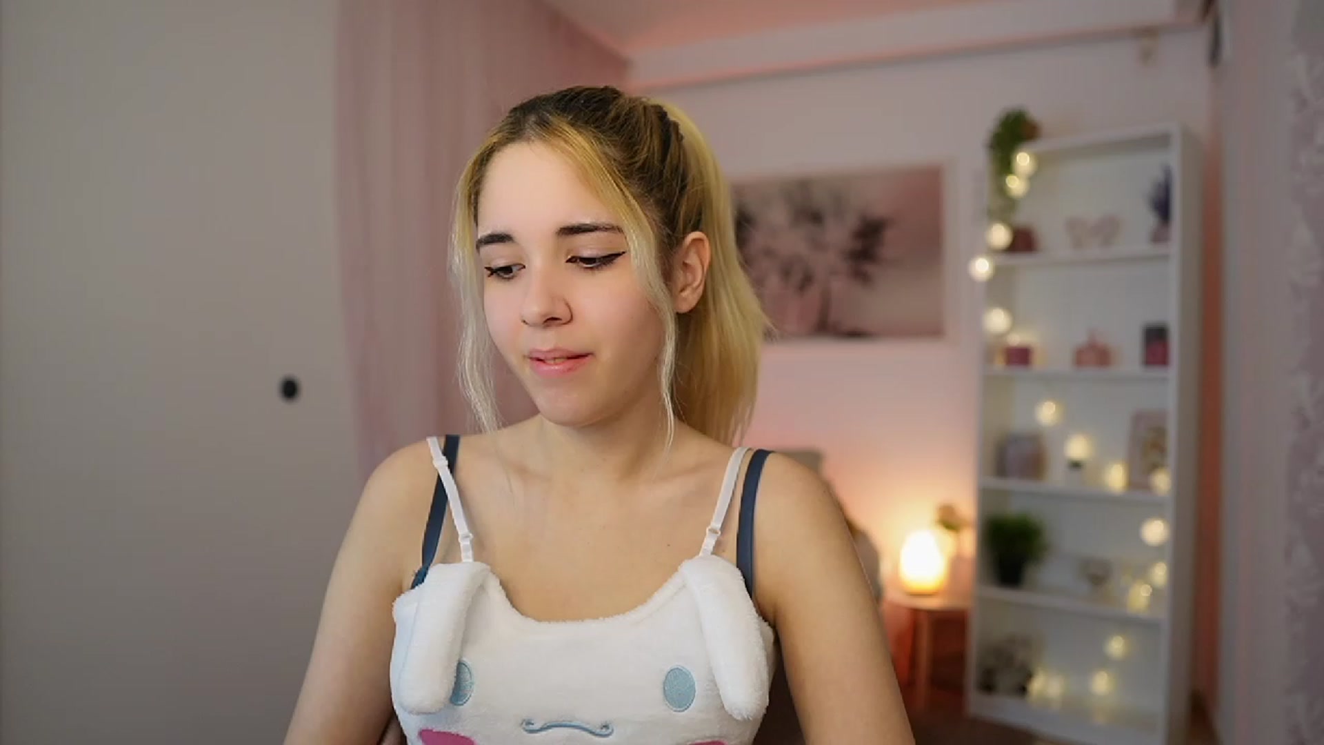 Gallery image thumbnail from Katie_Kush18's myfreecams stream on, 12/08/2023, 12:27 image 12 of 20