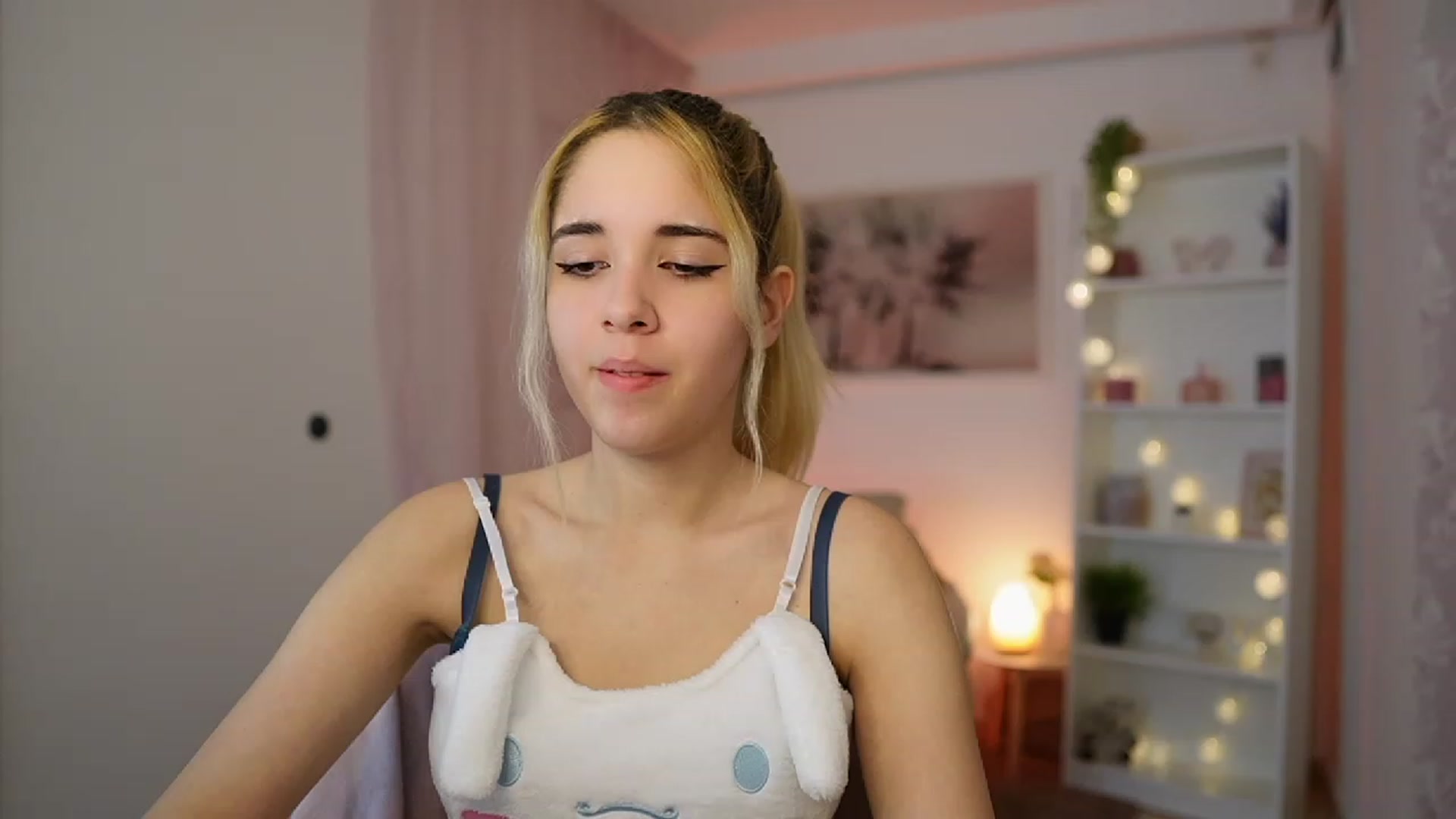 Gallery image thumbnail from Katie_Kush18's myfreecams stream on, 12/08/2023, 12:27 image 11 of 20
