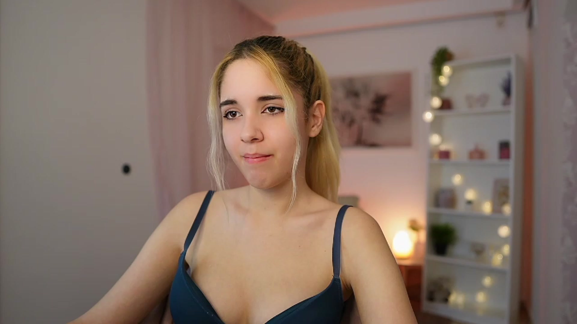 Gallery image thumbnail from Katie_Kush18's myfreecams stream on, 12/08/2023, 13:17 image 1 of 20