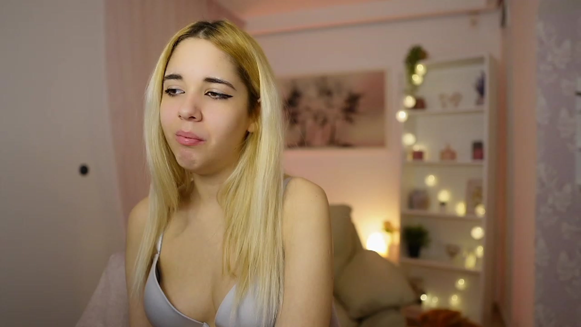 Gallery image thumbnail from Katie_Kush18's myfreecams stream on, 12/11/2023, 10:31 image 1 of 20