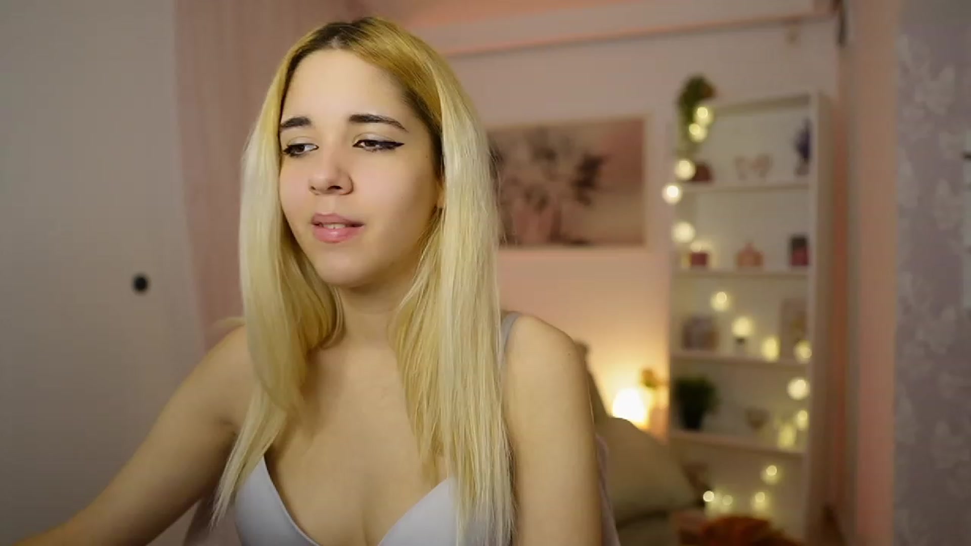 Gallery image thumbnail from Katie_Kush18's myfreecams stream on, 12/11/2023, 10:31 image 10 of 20