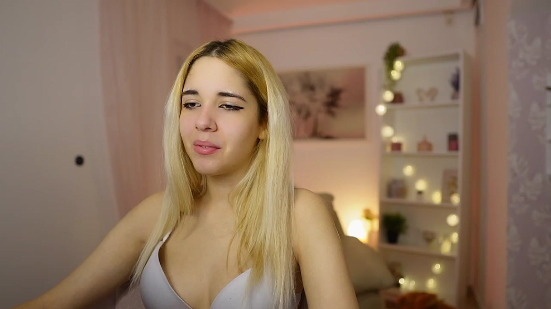 Gallery image thumbnail from Katie_Kush18's myfreecams stream on, 12/11/2023, 10:31 image 2 of 20