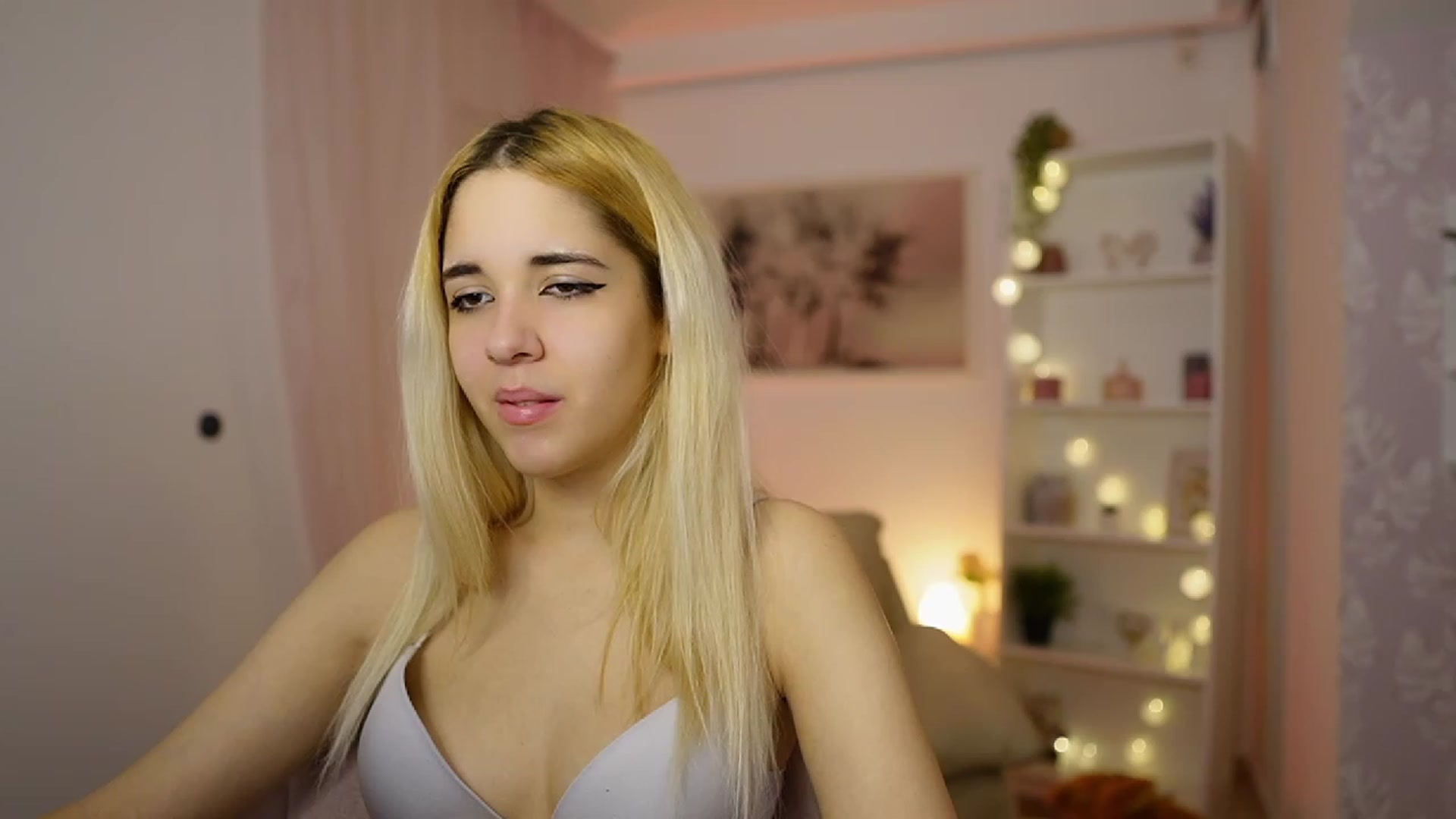 Gallery image thumbnail from Katie_Kush18's myfreecams stream on, 12/11/2023, 10:31 image 4 of 20