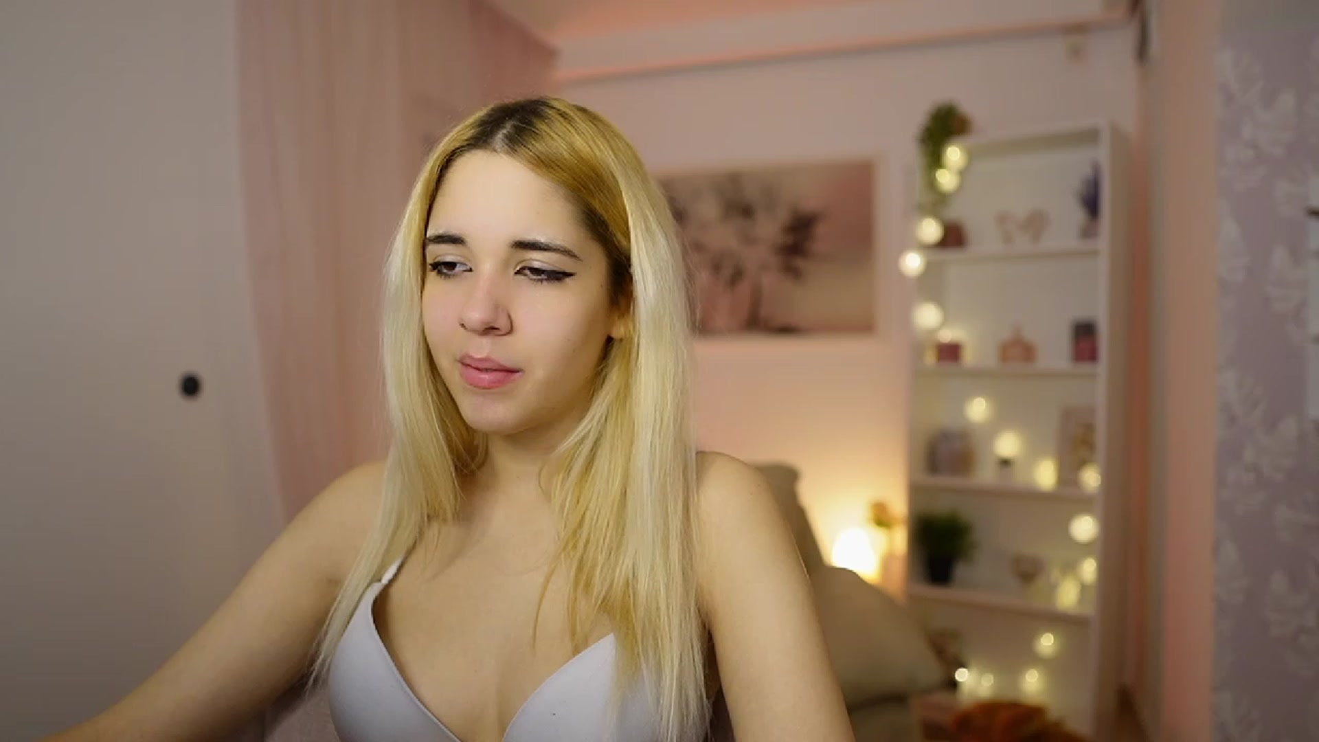 Gallery image thumbnail from Katie_Kush18's myfreecams stream on, 12/11/2023, 10:31 image 3 of 20