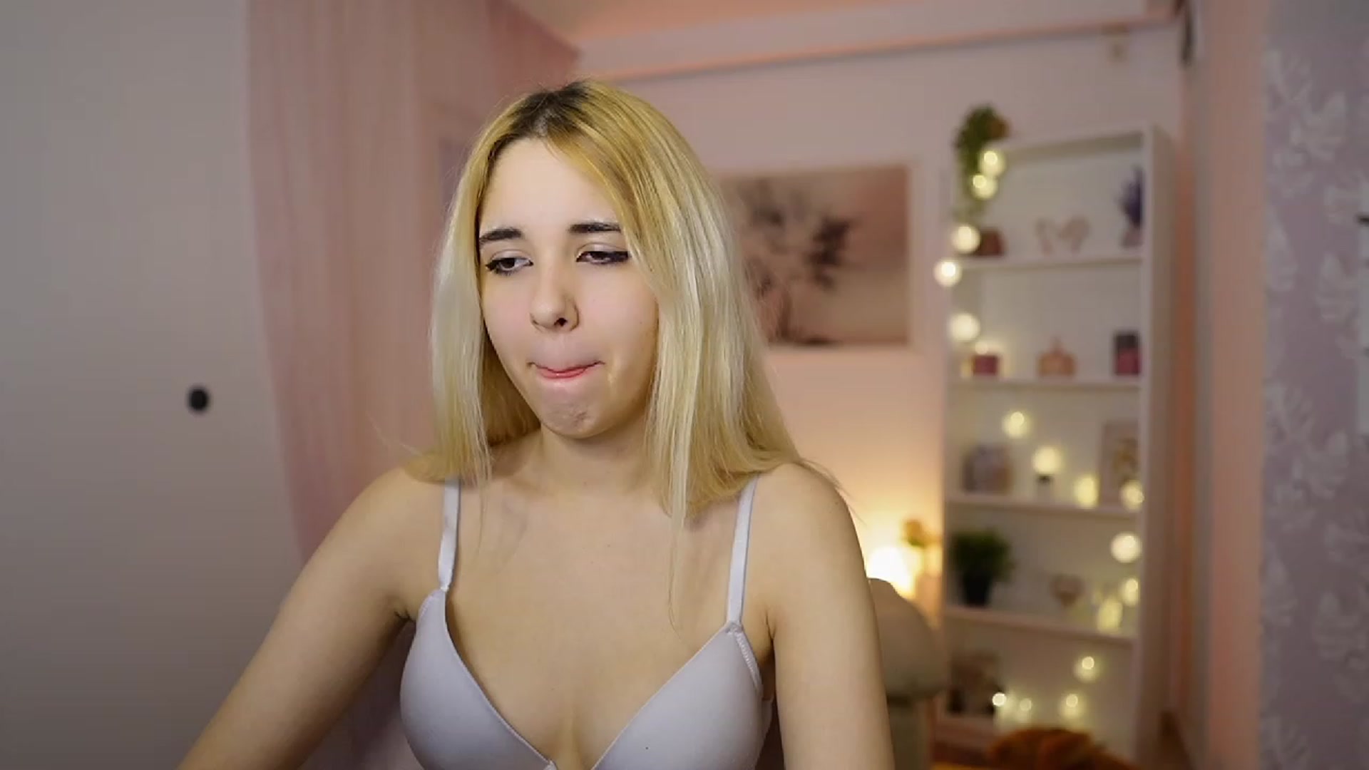 Gallery image thumbnail from Katie_Kush18's myfreecams stream on, 12/11/2023, 11:57 image 1 of 20
