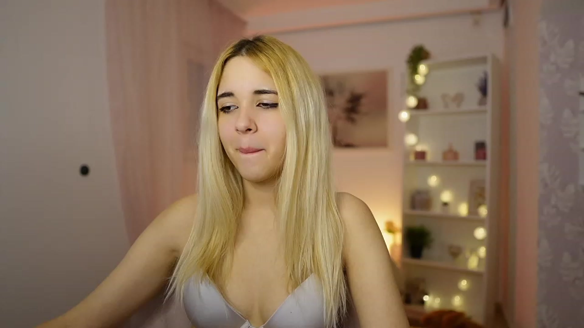 Gallery image thumbnail from Katie_Kush18's myfreecams stream on, 12/11/2023, 12:53 image 2 of 20