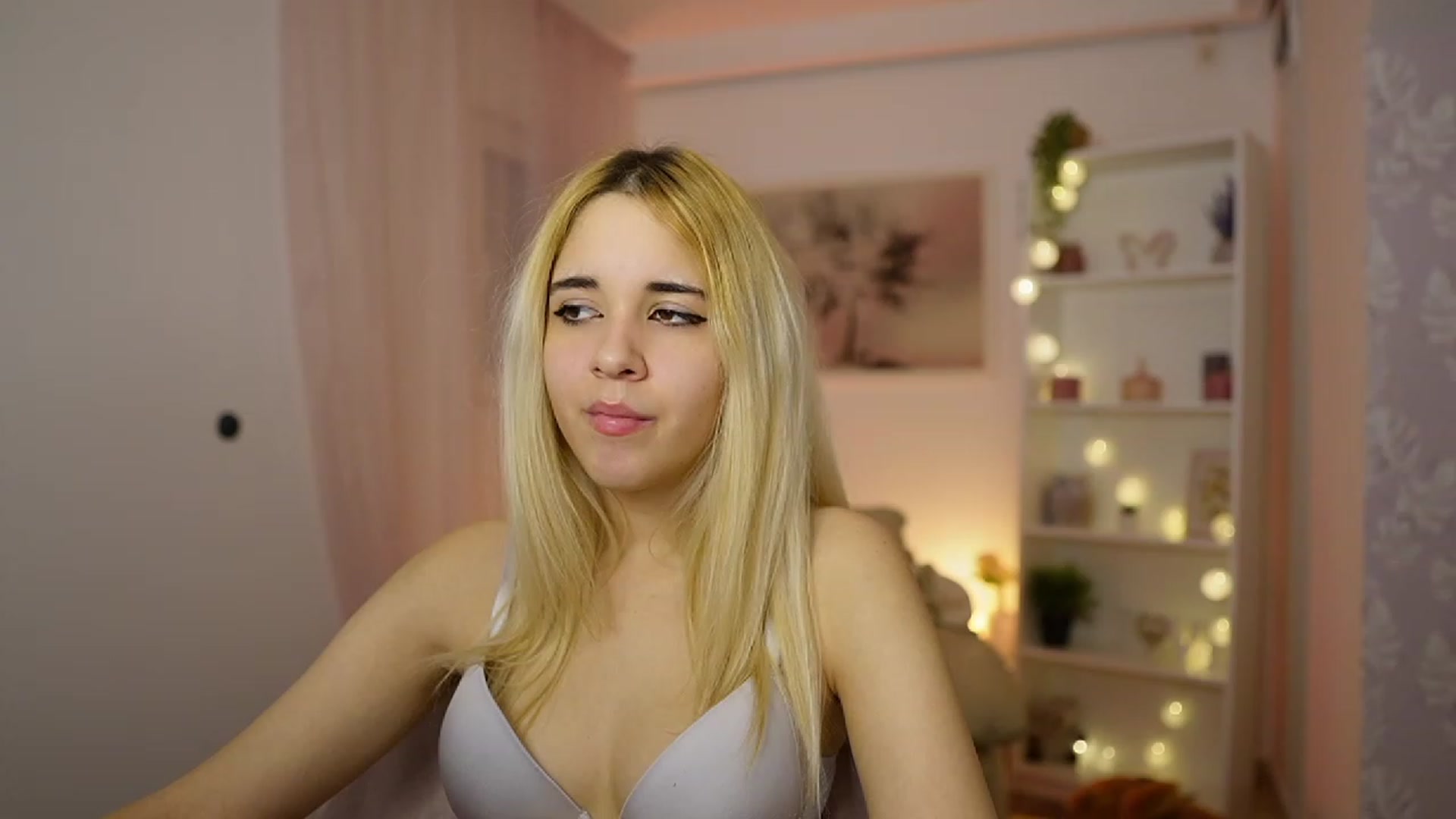 Gallery image thumbnail from Katie_Kush18's myfreecams stream on, 12/11/2023, 13:44 image 10 of 20