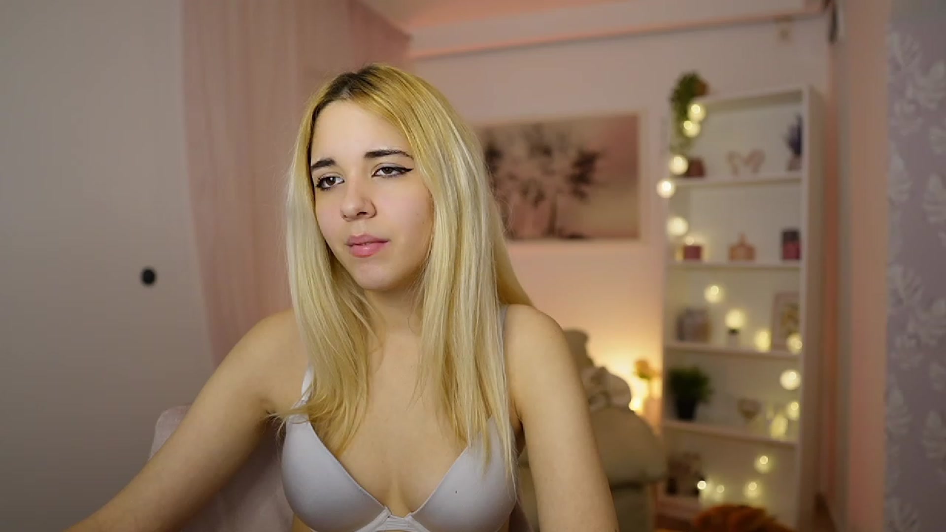 Gallery image thumbnail from Katie_Kush18's myfreecams stream on, 12/11/2023, 13:44 image 5 of 20
