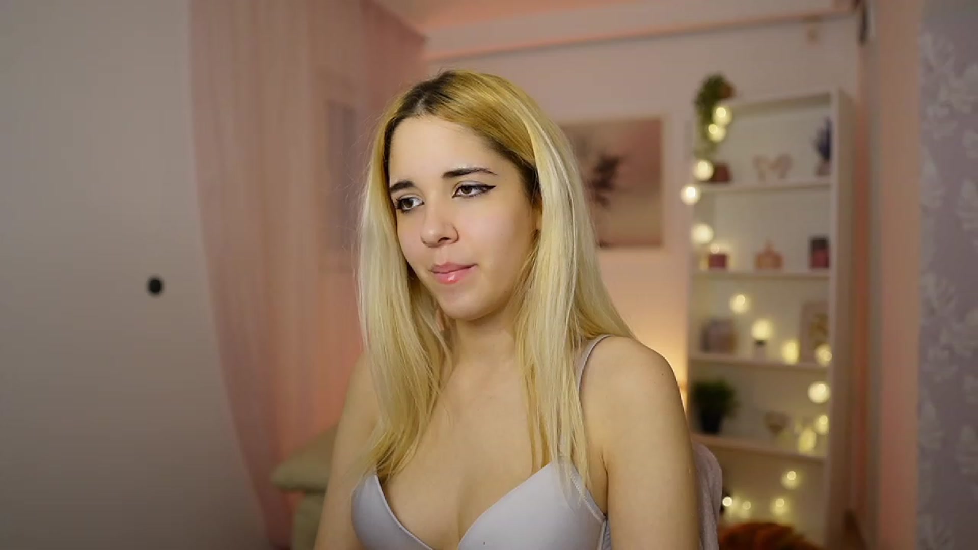 Gallery image thumbnail from Katie_Kush18's myfreecams stream on, 12/11/2023, 13:44 image 1 of 20