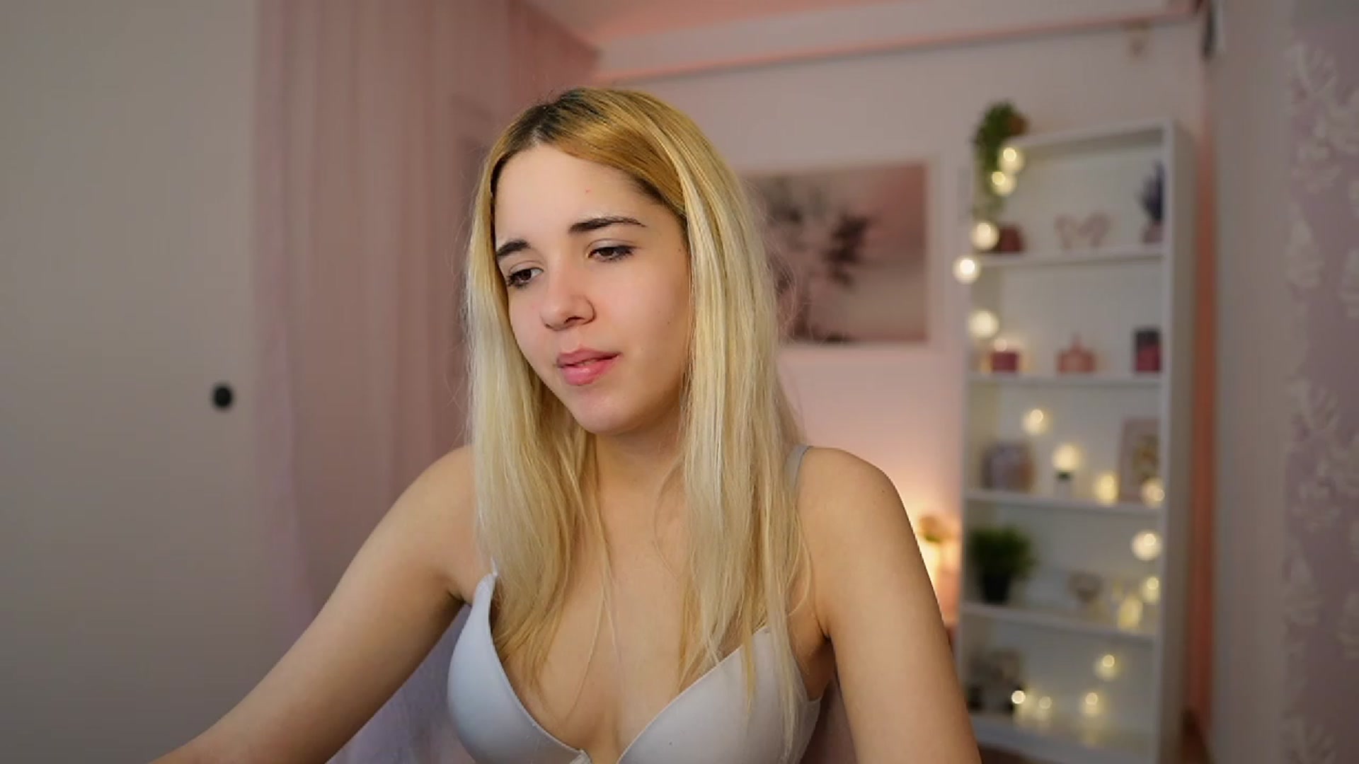 Gallery image thumbnail from Katie_Kush18's myfreecams stream on, 12/13/2023, 10:39 image 16 of 20