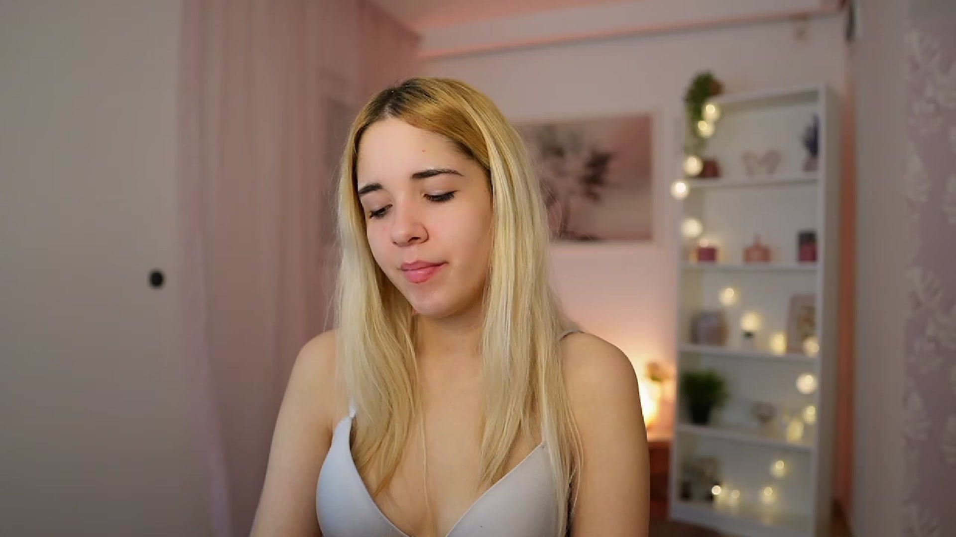 Gallery image thumbnail from Katie_Kush18's myfreecams stream on, 12/13/2023, 10:39 image 20 of 20