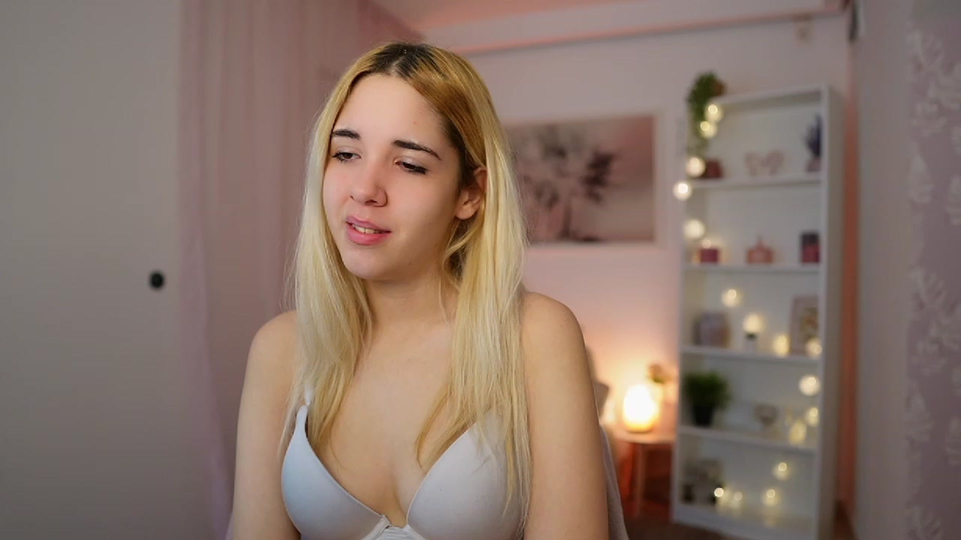 Gallery image thumbnail from Katie_Kush18's myfreecams stream on, 12/13/2023, 10:39 image 8 of 20