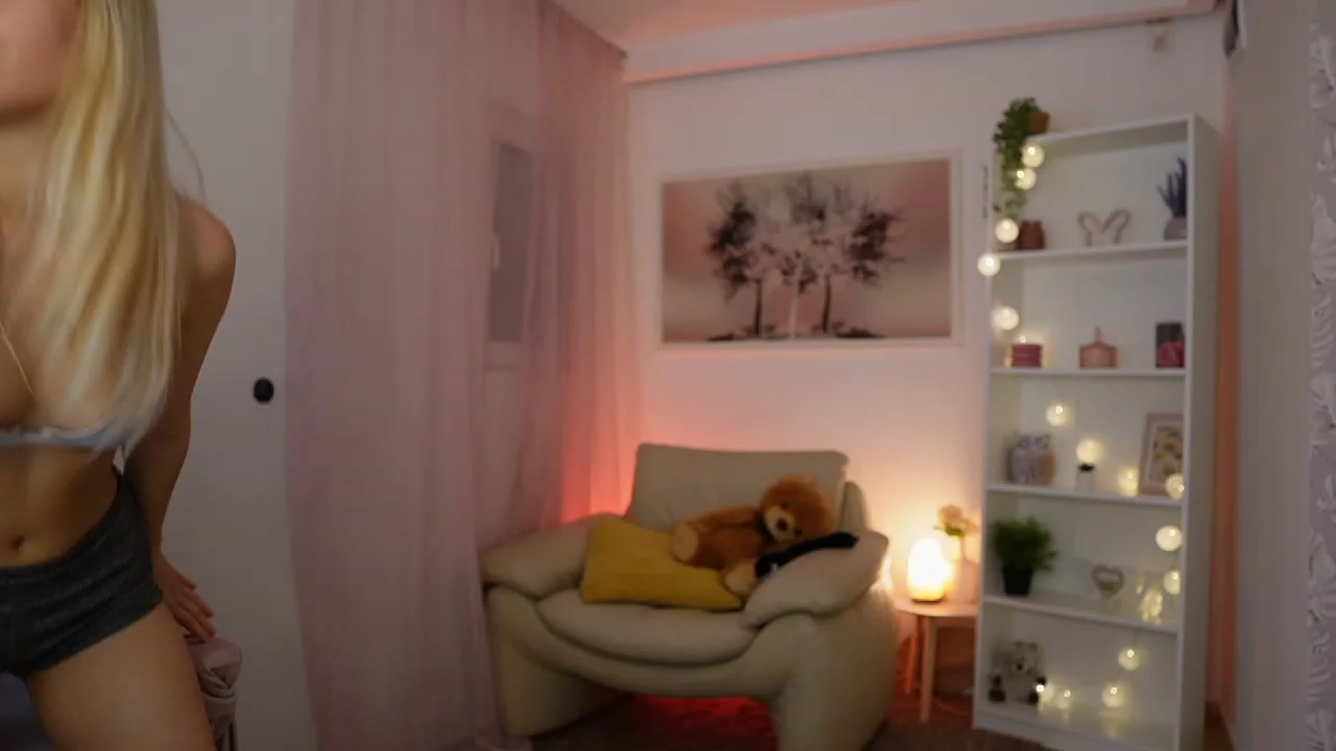 Gallery image thumbnail from Katie_Kush18's myfreecams stream on, 12/13/2023, 12:25 image 8 of 20