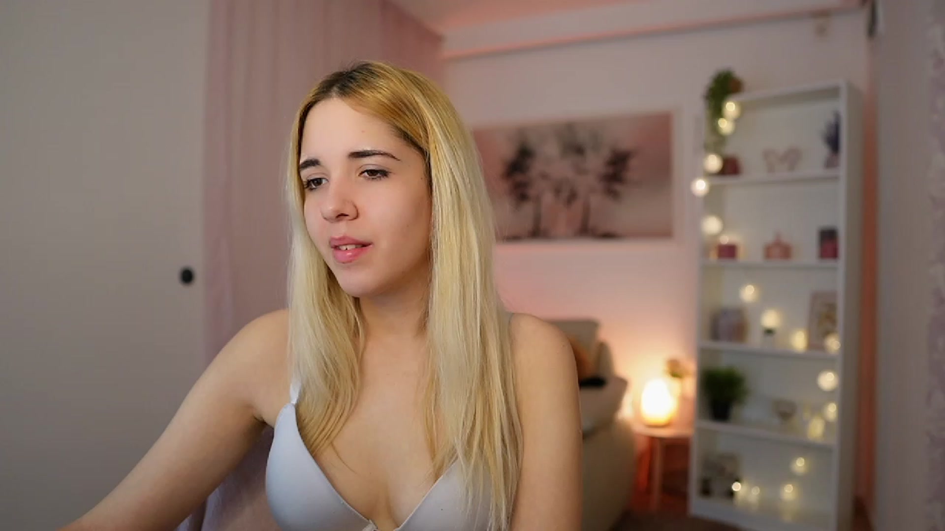 Gallery image thumbnail from Katie_Kush18's myfreecams stream on, 12/13/2023, 12:25 image 14 of 20