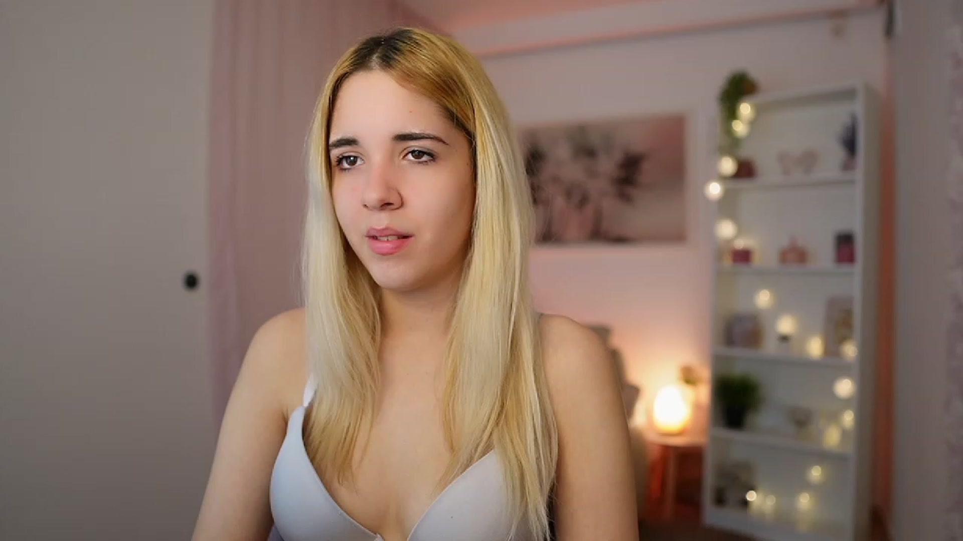 Gallery image thumbnail from Katie_Kush18's myfreecams stream on, 12/13/2023, 12:25 image 10 of 20