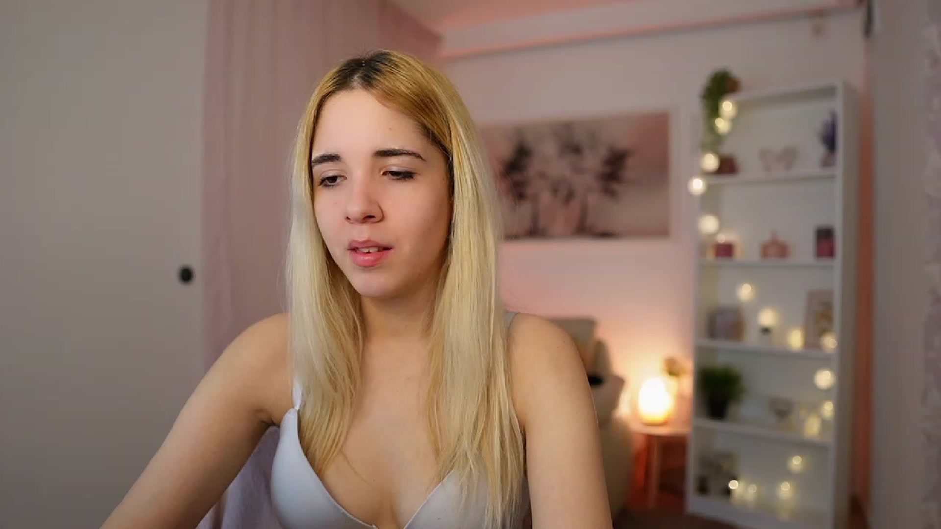 Gallery image thumbnail from Katie_Kush18's myfreecams stream on, 12/13/2023, 12:25 image 12 of 20