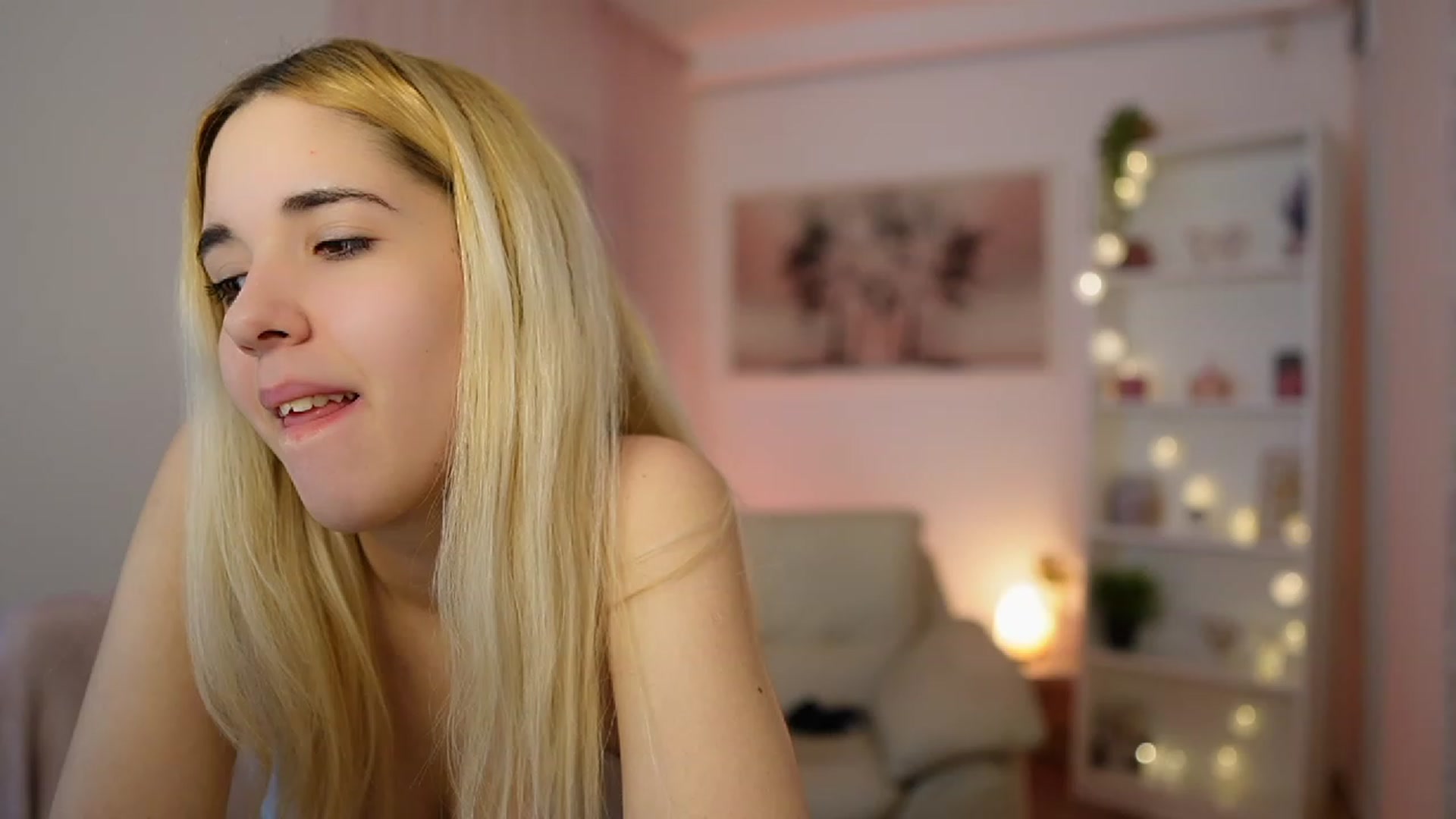 Gallery image thumbnail from Katie_Kush18's myfreecams stream on, 12/13/2023, 13:41 image 19 of 20