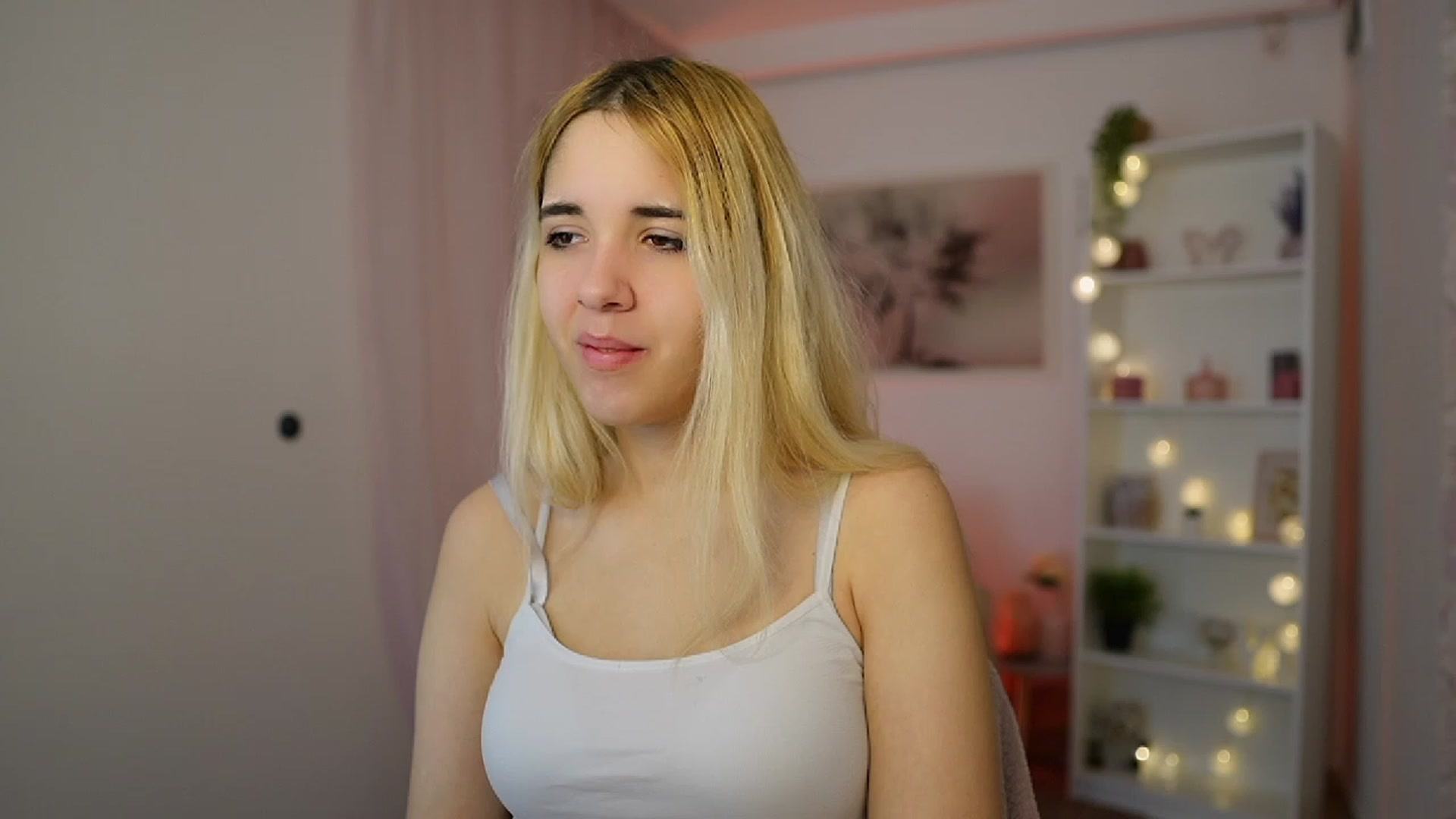 Gallery image thumbnail from Katie_Kush18's myfreecams stream on, 12/14/2023, 09:35 image 3 of 20