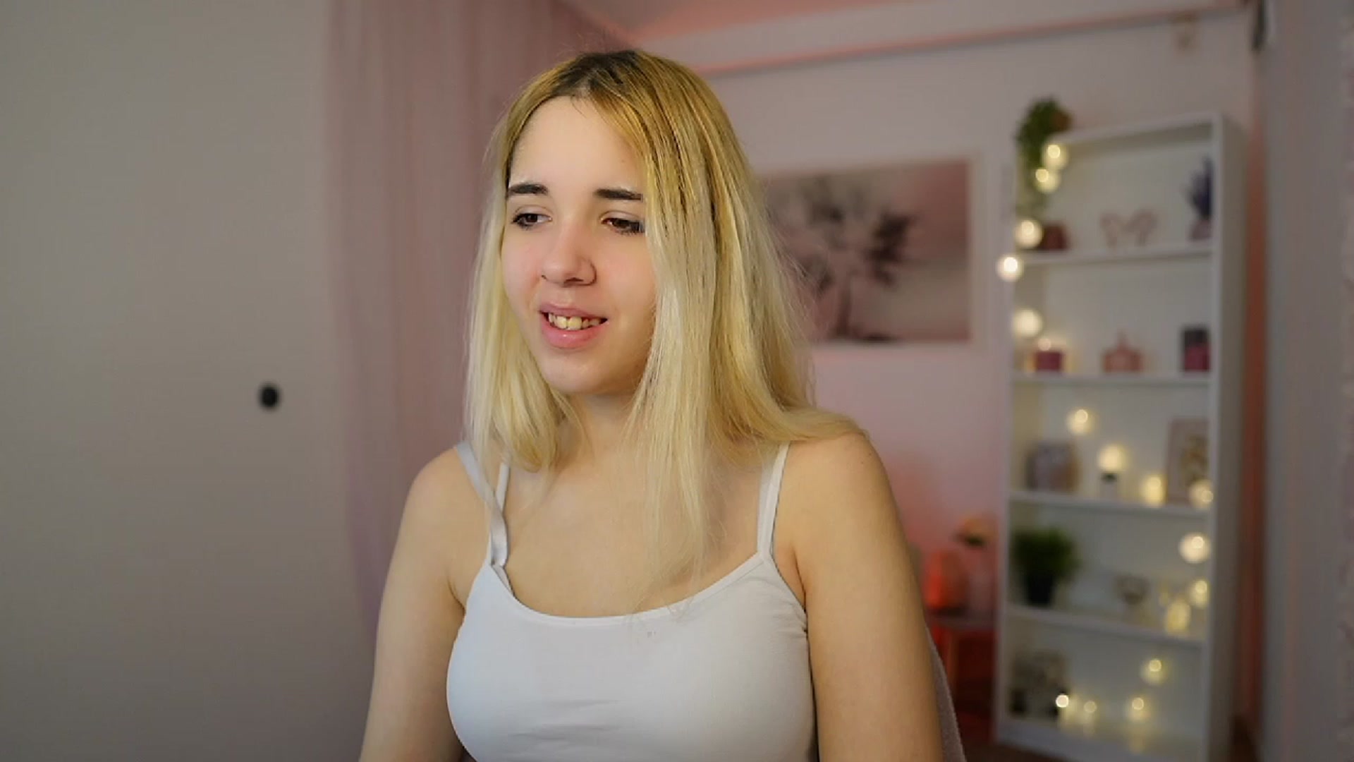 Gallery image thumbnail from Katie_Kush18's myfreecams stream on, 12/14/2023, 09:35 image 1 of 20