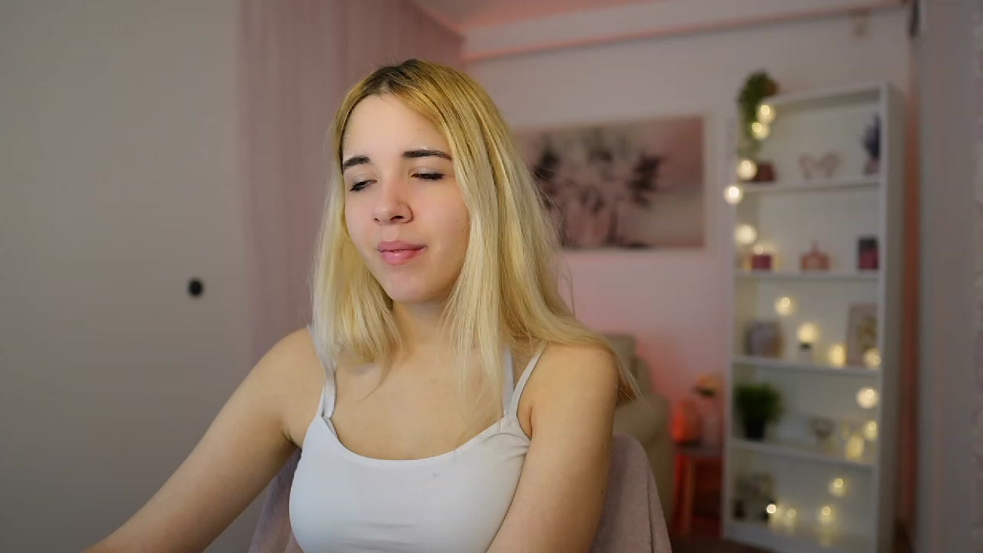 Gallery image thumbnail from Katie_Kush18's myfreecams stream on, 12/14/2023, 09:35 image 5 of 20