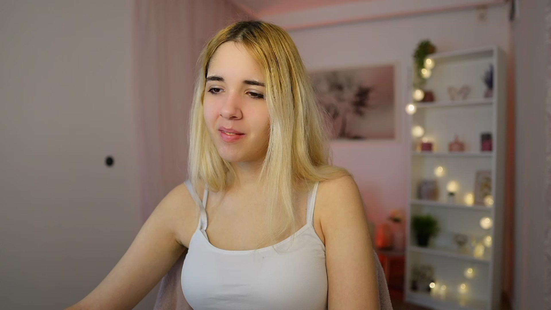 Gallery image thumbnail from Katie_Kush18's myfreecams stream on, 12/14/2023, 09:35 image 2 of 20