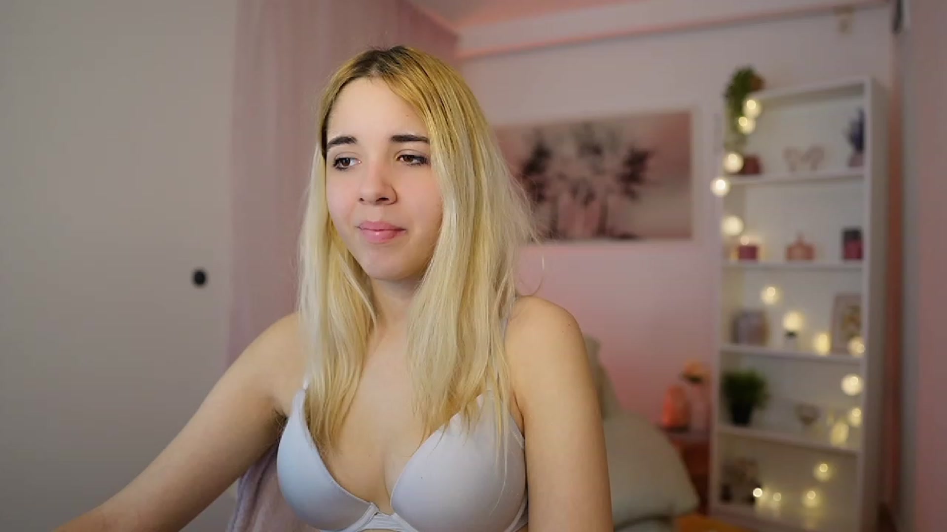 Gallery image thumbnail from Katie_Kush18's myfreecams stream on, 12/14/2023, 10:30 image 20 of 20
