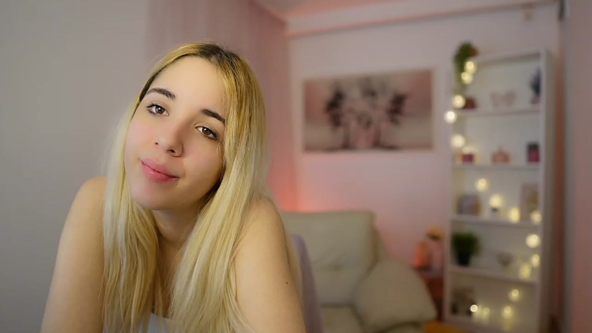 Gallery image thumbnail from Katie_Kush18's myfreecams stream on, 12/14/2023, 11:49 image 2 of 20