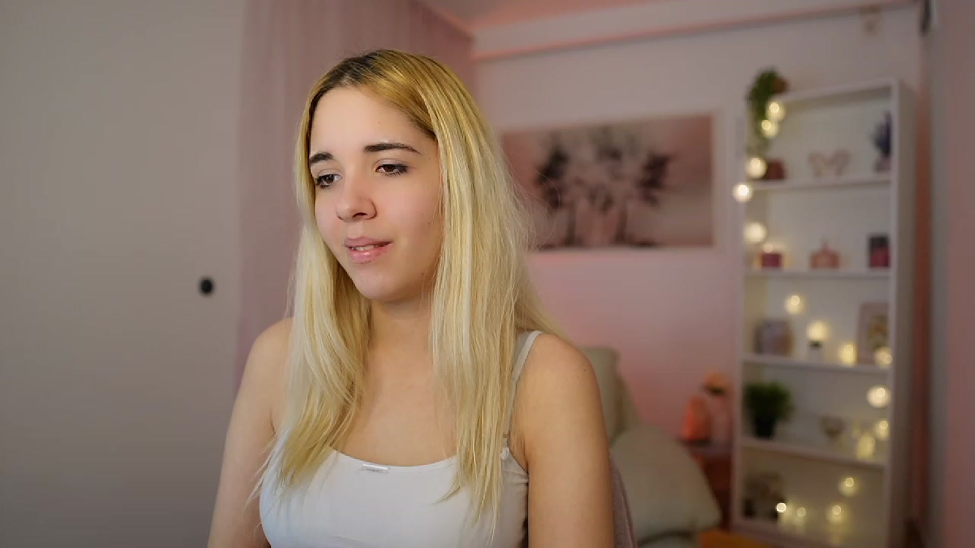 Gallery image thumbnail from Katie_Kush18's myfreecams stream on, 12/14/2023, 11:49 image 19 of 20