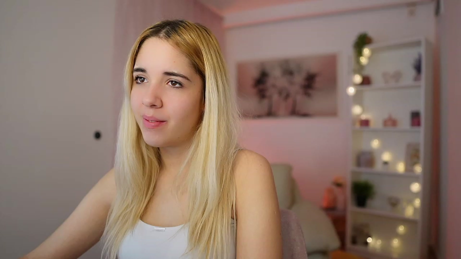 Gallery image thumbnail from Katie_Kush18's myfreecams stream on, 12/14/2023, 11:49 image 6 of 20