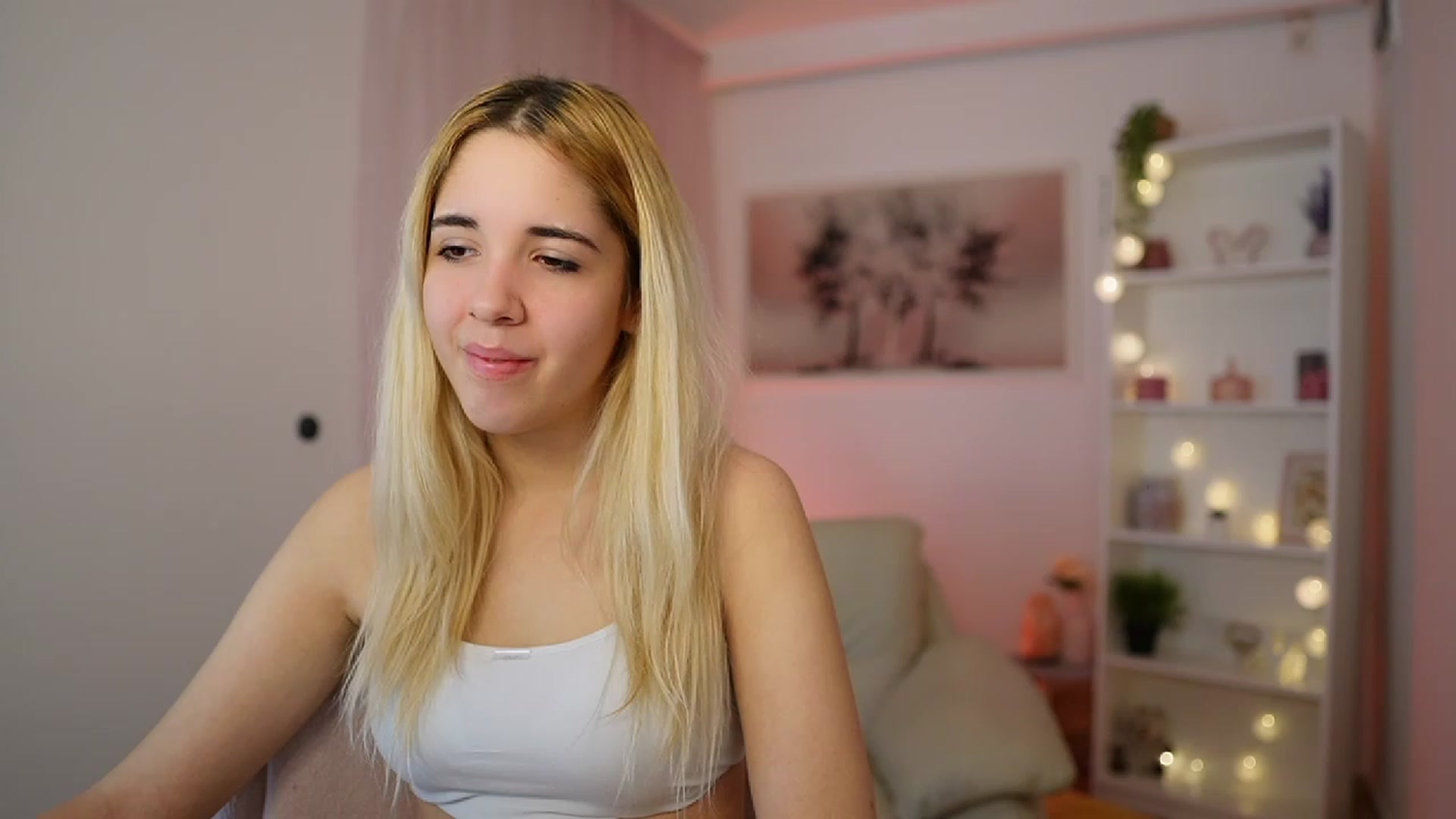 Gallery image thumbnail from Katie_Kush18's myfreecams stream on, 12/14/2023, 11:49 image 4 of 20