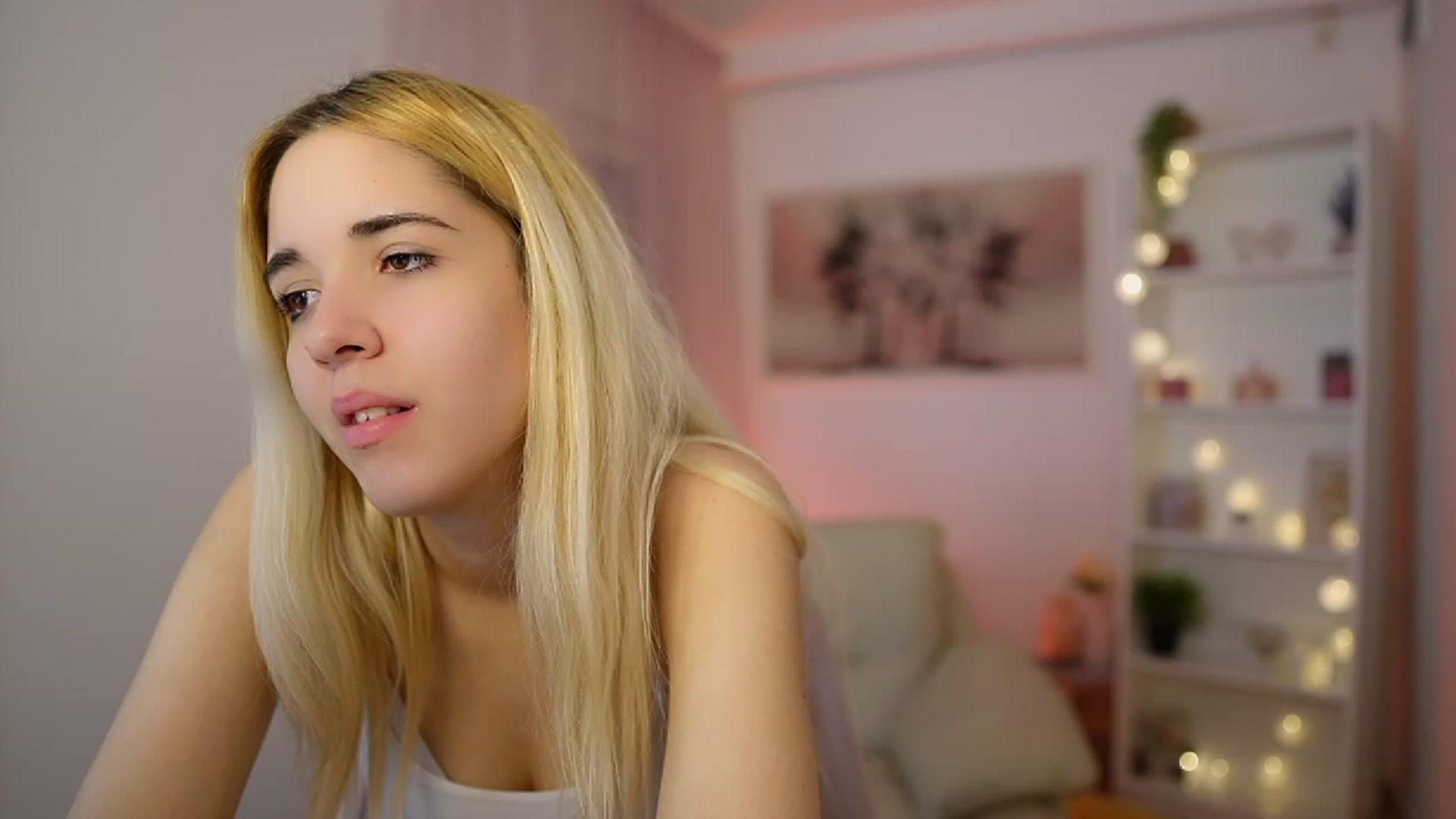 Gallery image thumbnail from Katie_Kush18's myfreecams stream on, 12/14/2023, 13:08 image 12 of 20