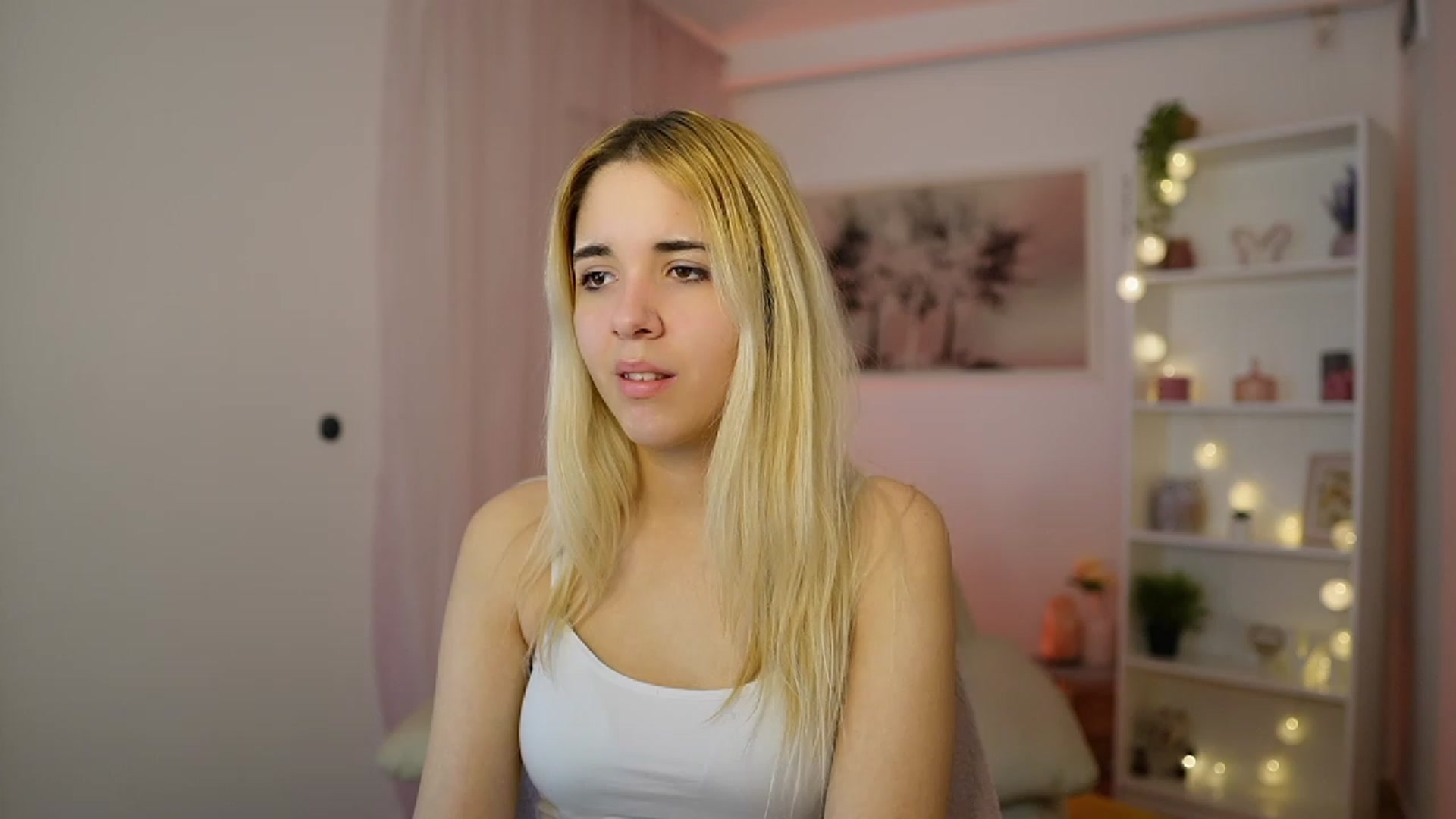 Gallery image thumbnail from Katie_Kush18's myfreecams stream on, 12/14/2023, 13:08 image 7 of 20