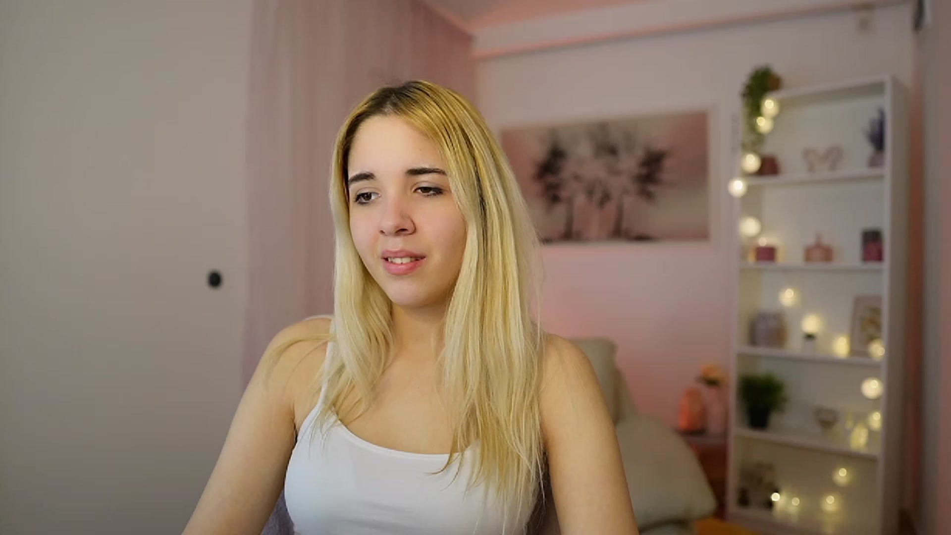 Gallery image thumbnail from Katie_Kush18's myfreecams stream on, 12/14/2023, 13:08 image 3 of 20