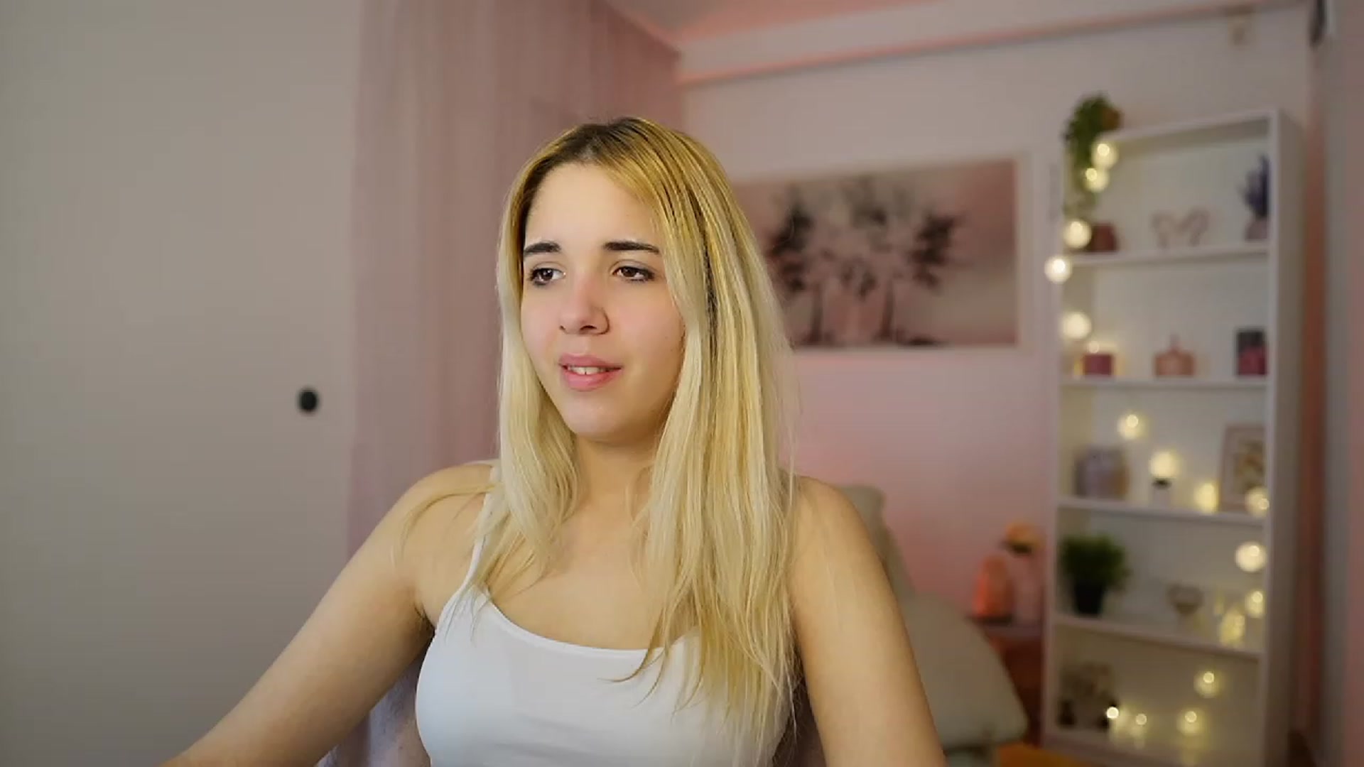 Gallery image thumbnail from Katie_Kush18's myfreecams stream on, 12/14/2023, 13:08 image 4 of 20