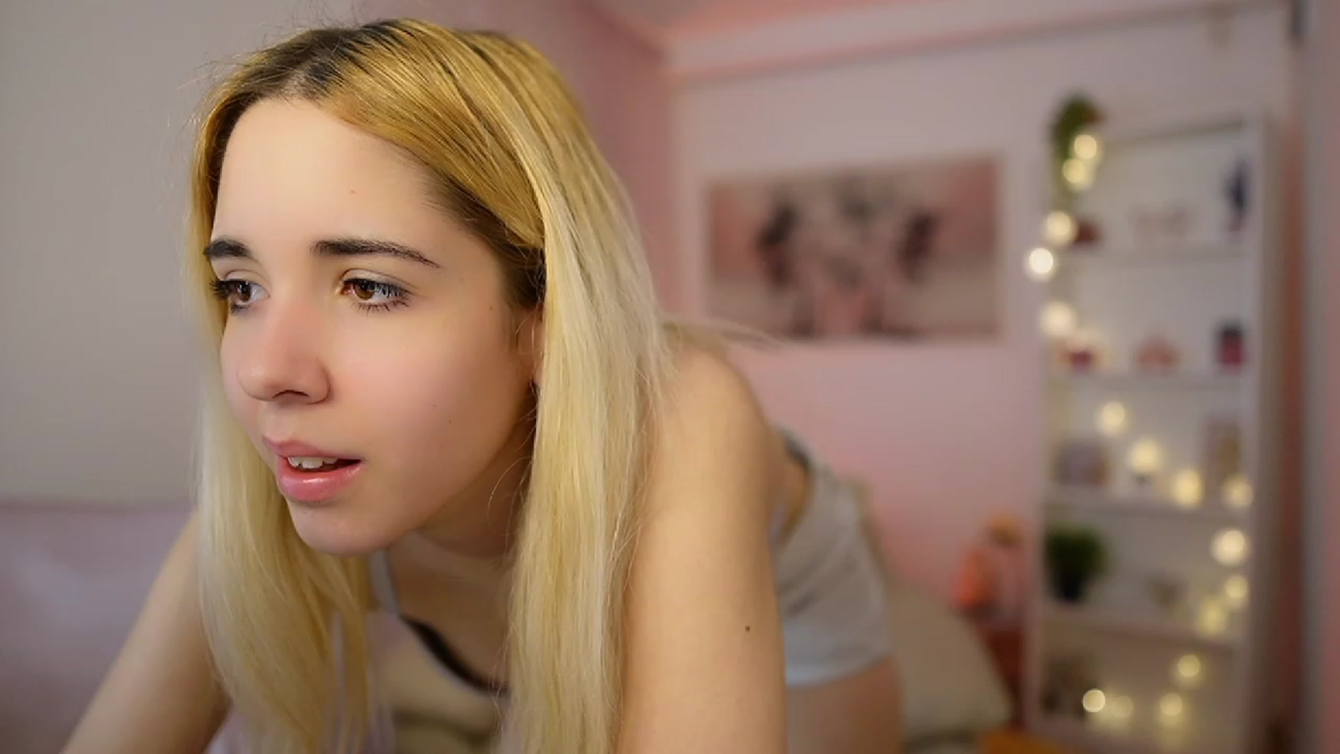 Gallery image thumbnail from Katie_Kush18's myfreecams stream on, 12/14/2023, 13:08 image 16 of 20