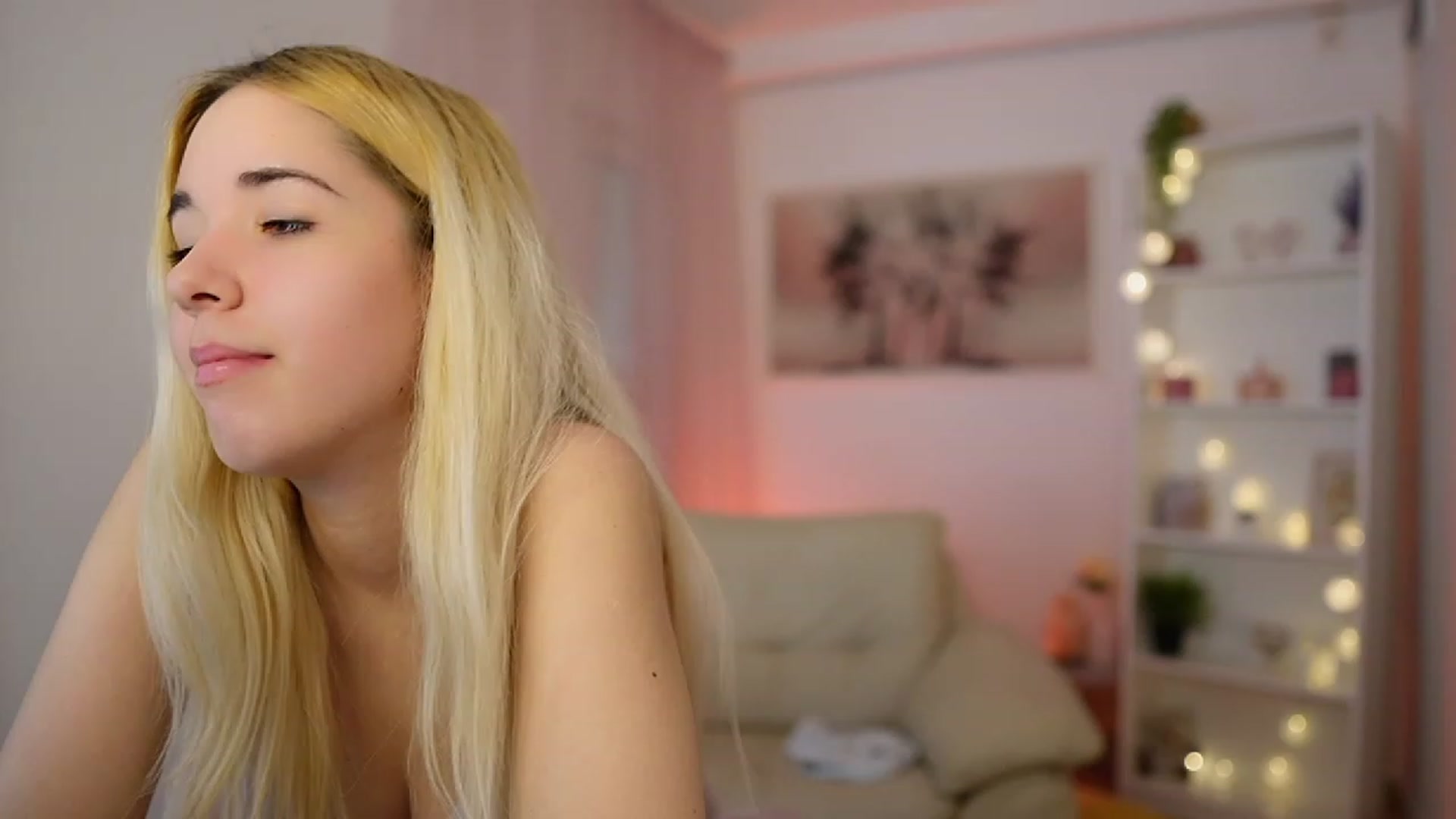 Gallery image thumbnail from Katie_Kush18's myfreecams stream on, 12/14/2023, 13:21 image 13 of 20