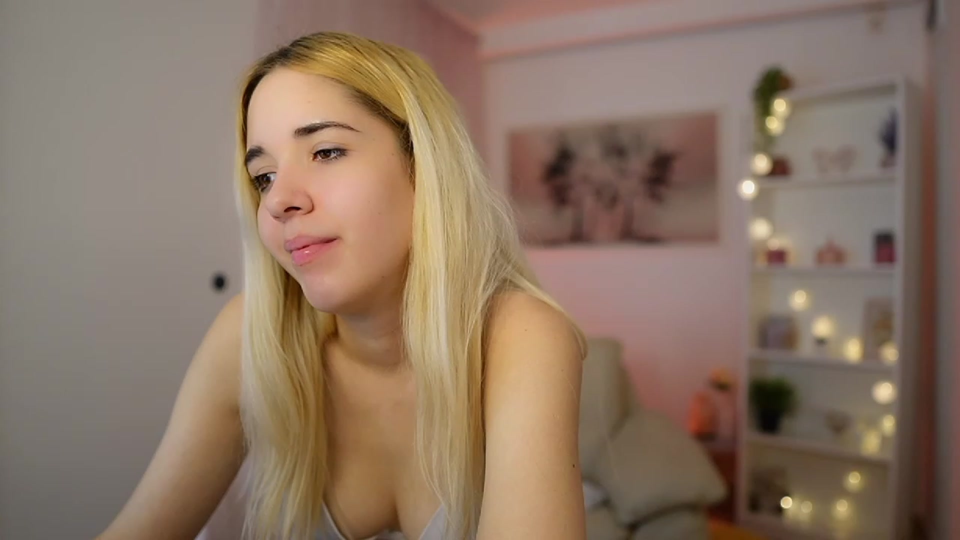 Gallery image thumbnail from Katie_Kush18's myfreecams stream on, 12/14/2023, 13:21 image 19 of 20