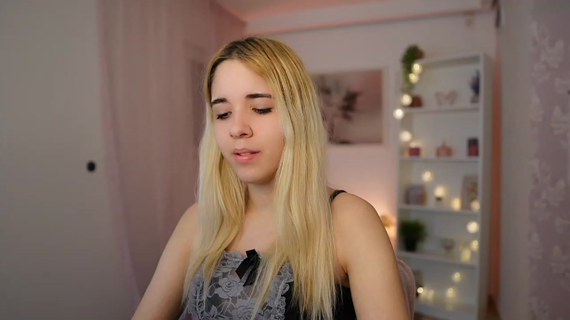 Gallery image thumbnail from Katie_Kush18's myfreecams stream on, 12/15/2023, 11:18 image 3 of 20