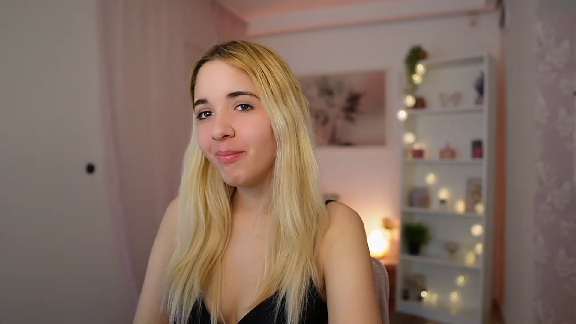 Gallery image thumbnail from Katie_Kush18's myfreecams stream on, 12/15/2023, 11:18 image 19 of 20