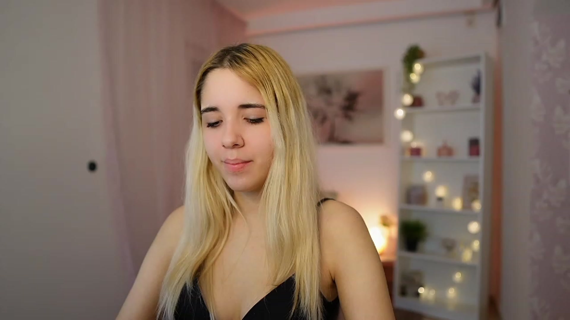 Gallery image thumbnail from Katie_Kush18's myfreecams stream on, 12/15/2023, 11:18 image 11 of 20