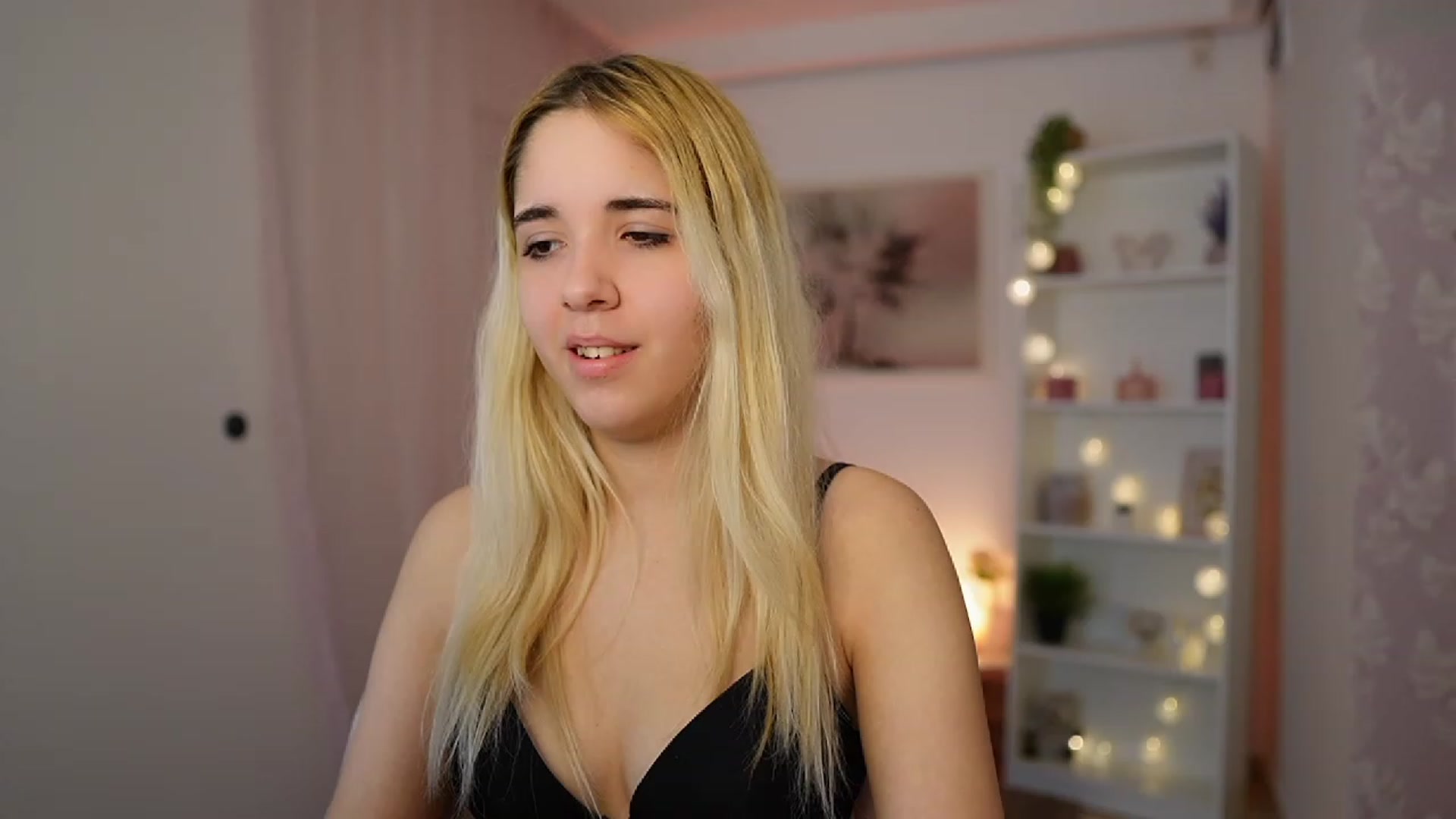 Gallery image thumbnail from Katie_Kush18's myfreecams stream on, 12/15/2023, 11:18 image 12 of 20