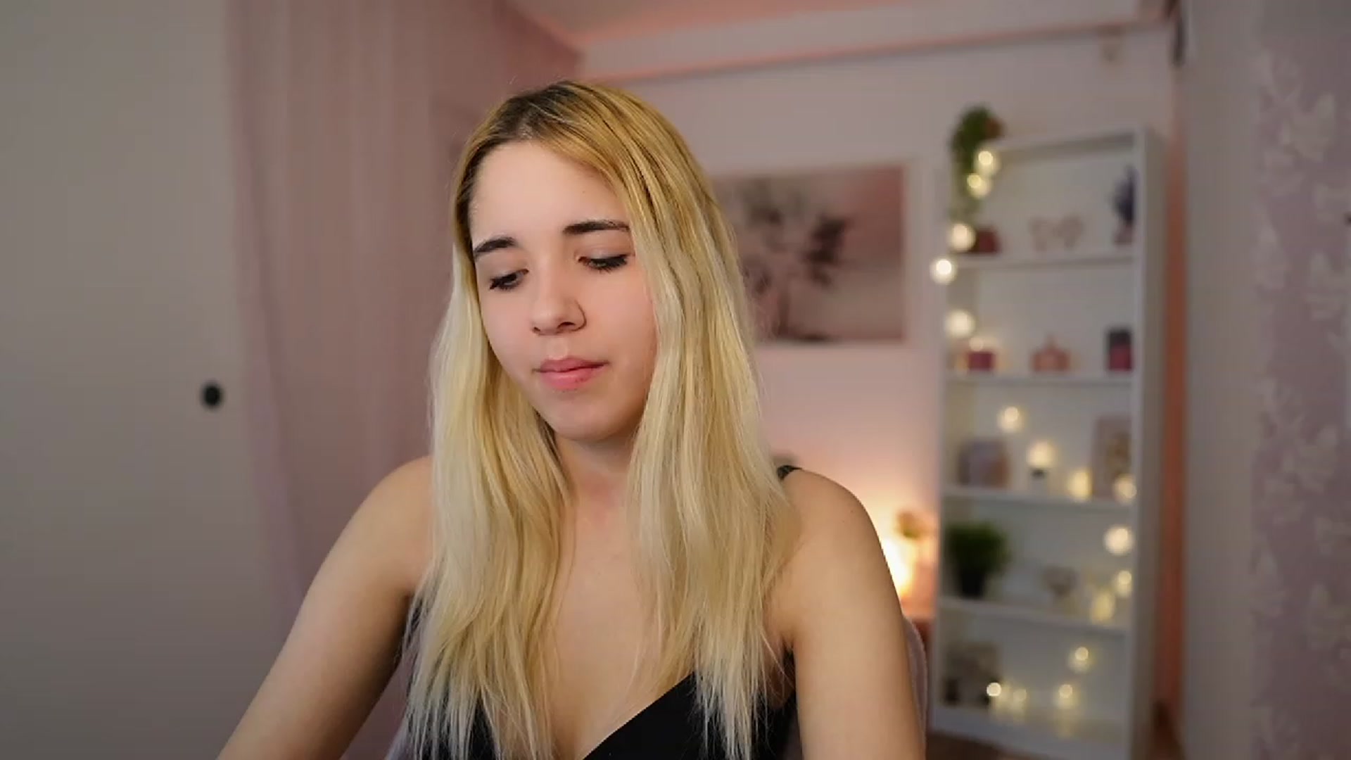 Gallery image thumbnail from Katie_Kush18's myfreecams stream on, 12/15/2023, 11:18 image 20 of 20
